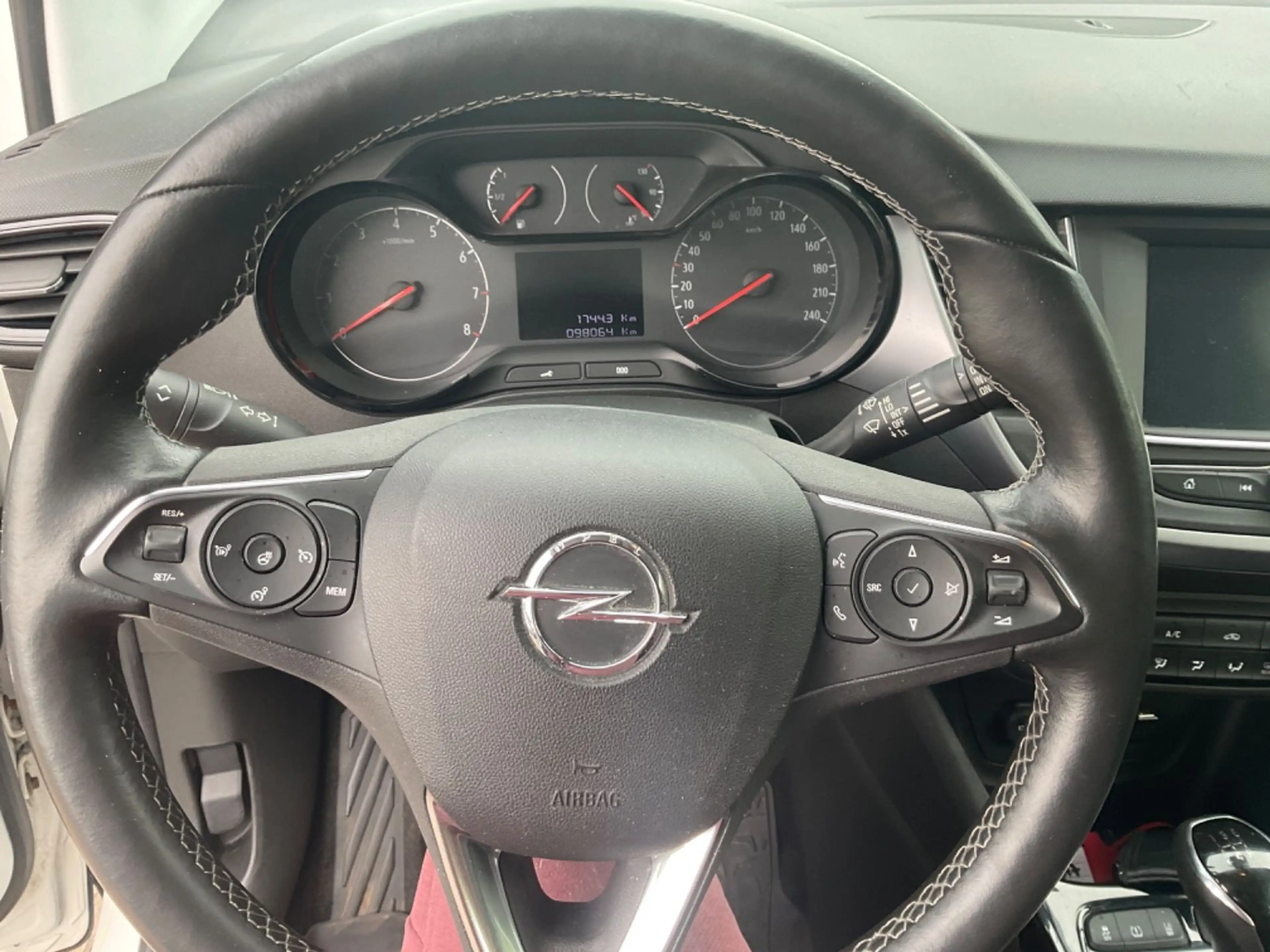 Opel Crossland X — photo 10