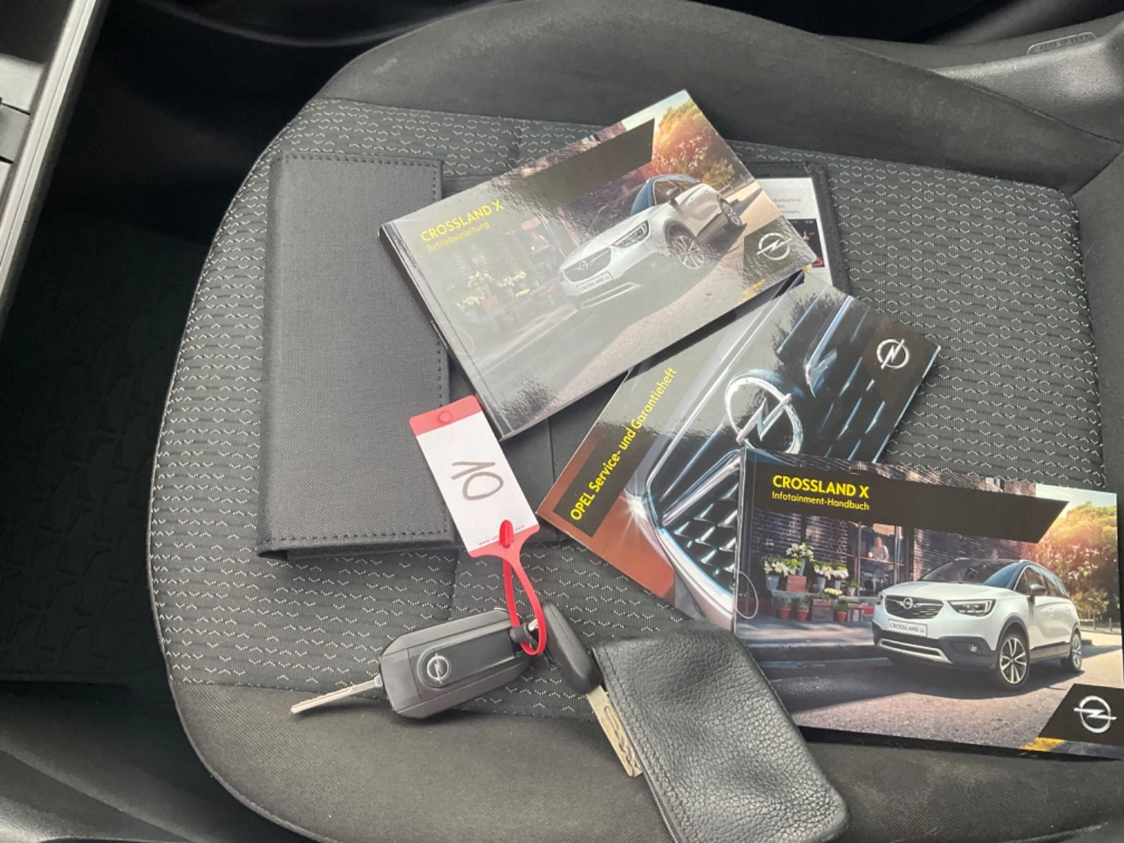 Opel Crossland X — photo 13