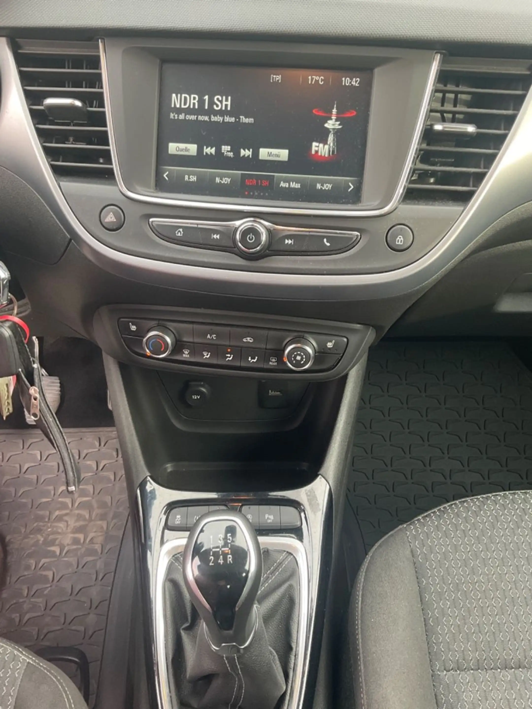 Opel Crossland X — photo 12