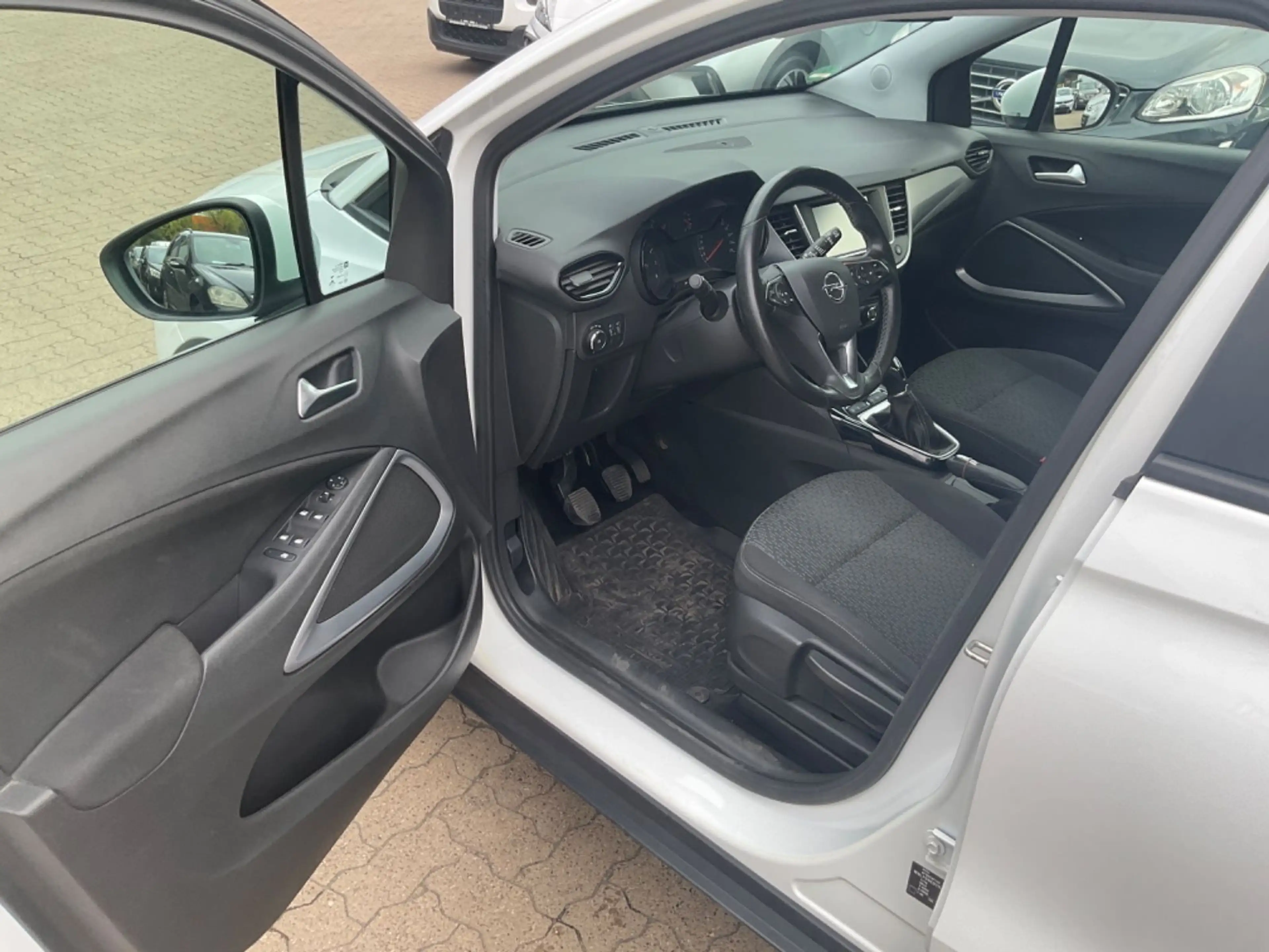 Opel Crossland X — photo 9