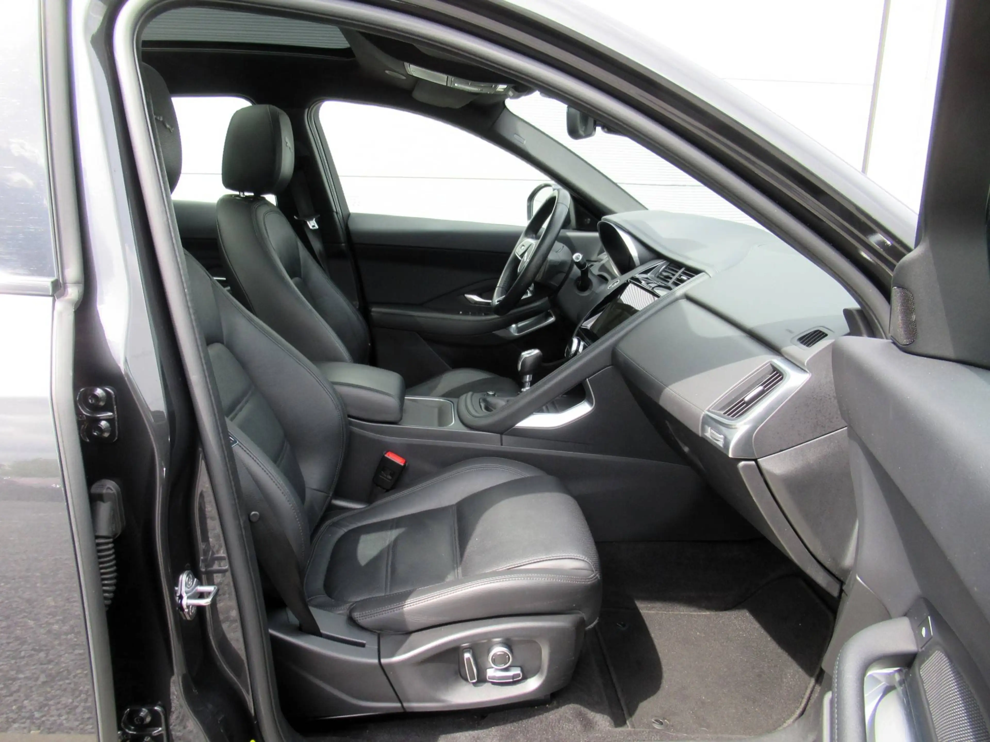 Jaguar E-Pace 2.0d D165 /€11.990 netto / Pano / Leder / Carplay / ... — photo 10