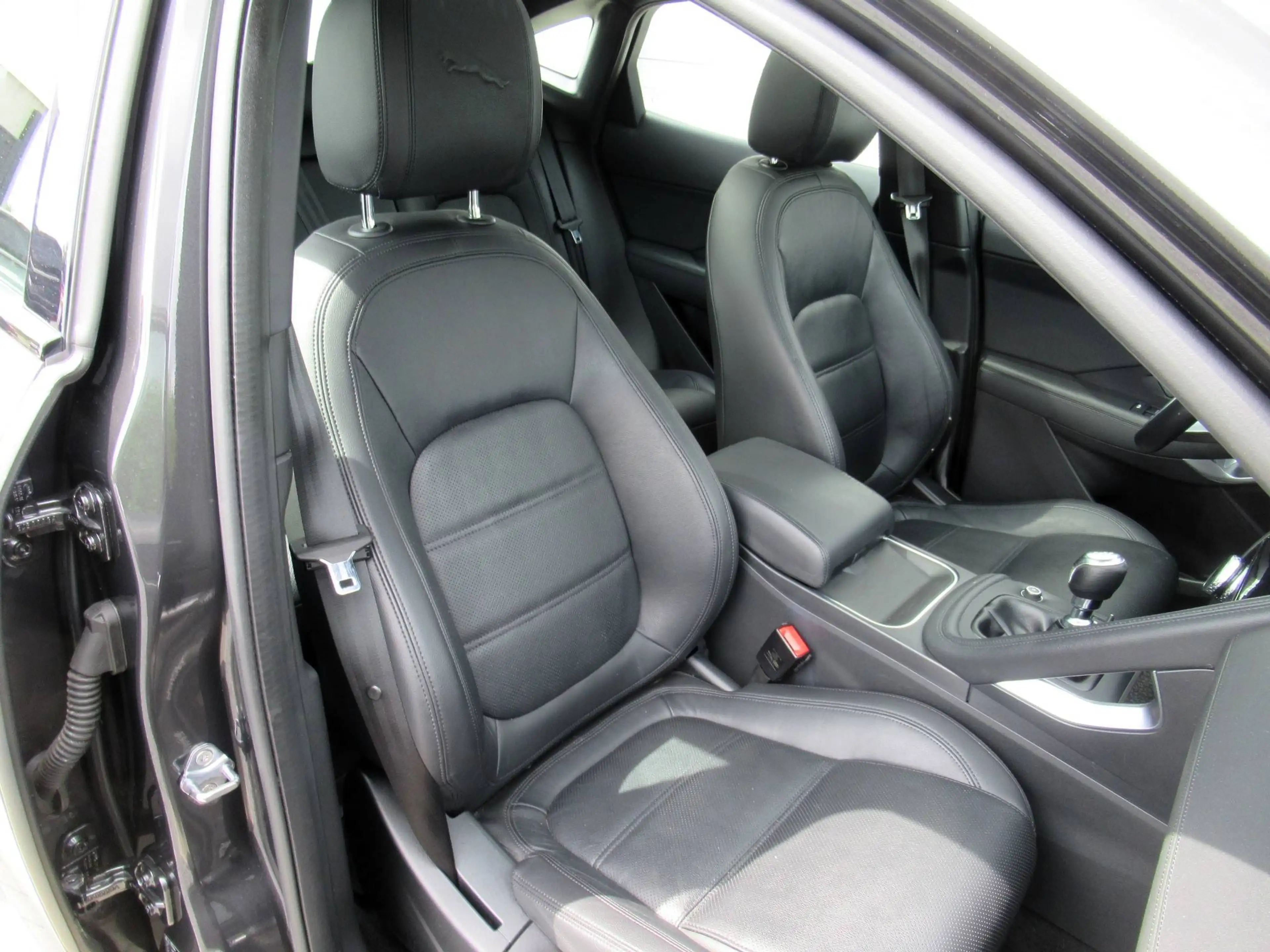 Jaguar E-Pace 2.0d D165 /€11.990 netto / Pano / Leder / Carplay / ... — photo 11