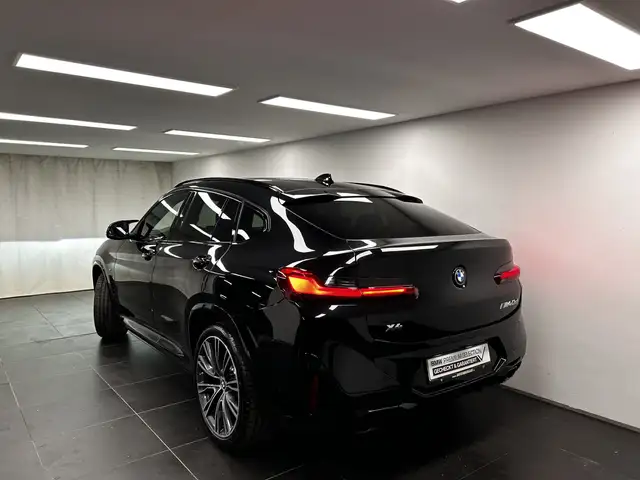 BMW X4 M view 10