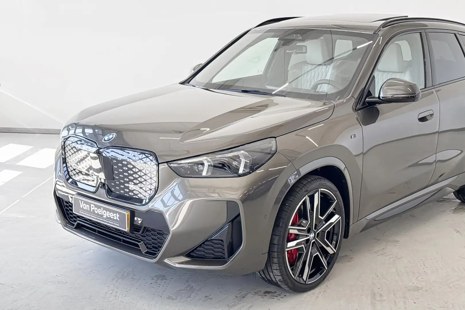 BMW iX1 eDrive20 Innovation Pack Special Request - Beschik Vert - 2