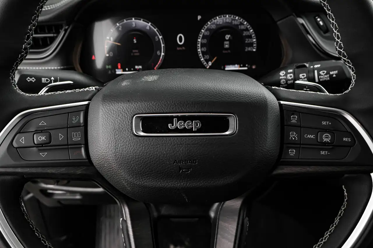 Jeep Grand Cherokee снимка Jeep Grand Cherokee