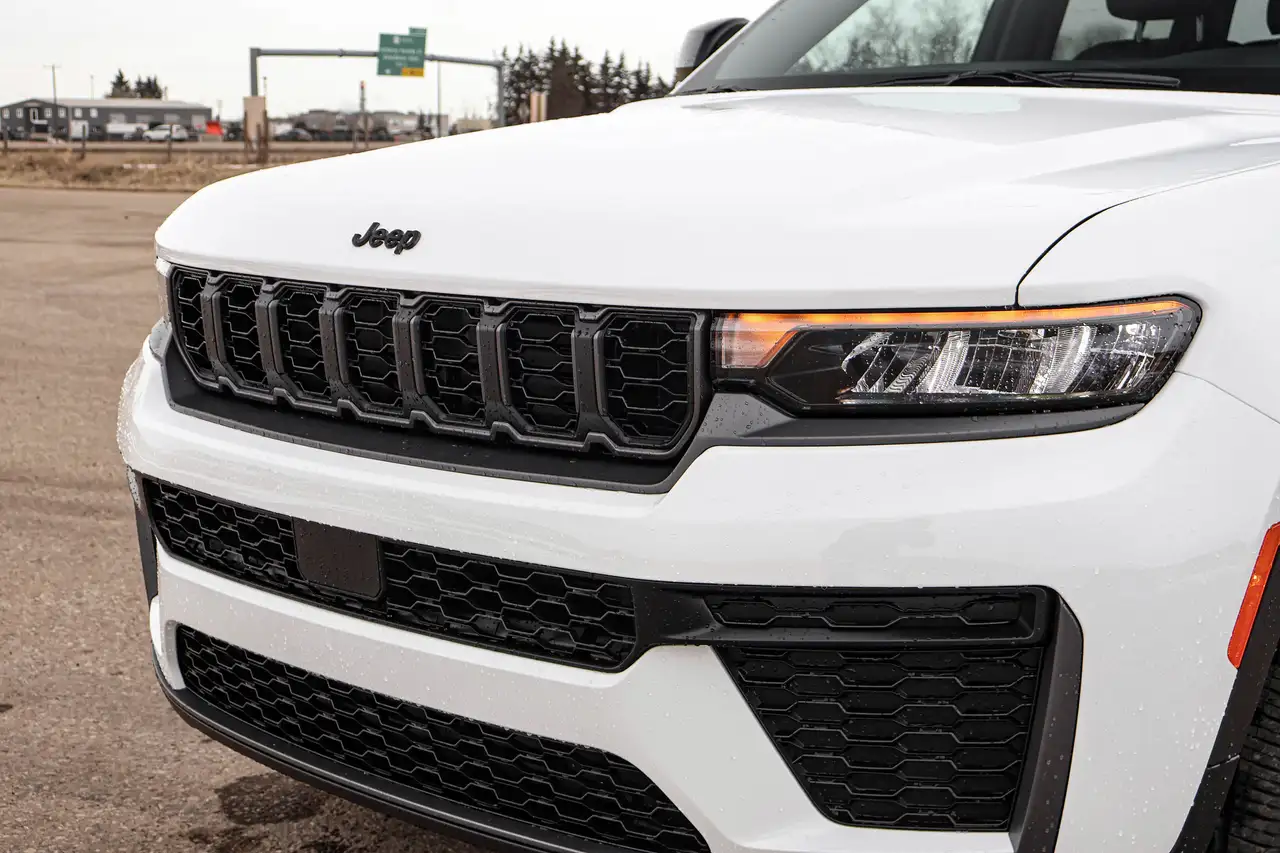 Jeep Grand Cherokee снимка Jeep Grand Cherokee