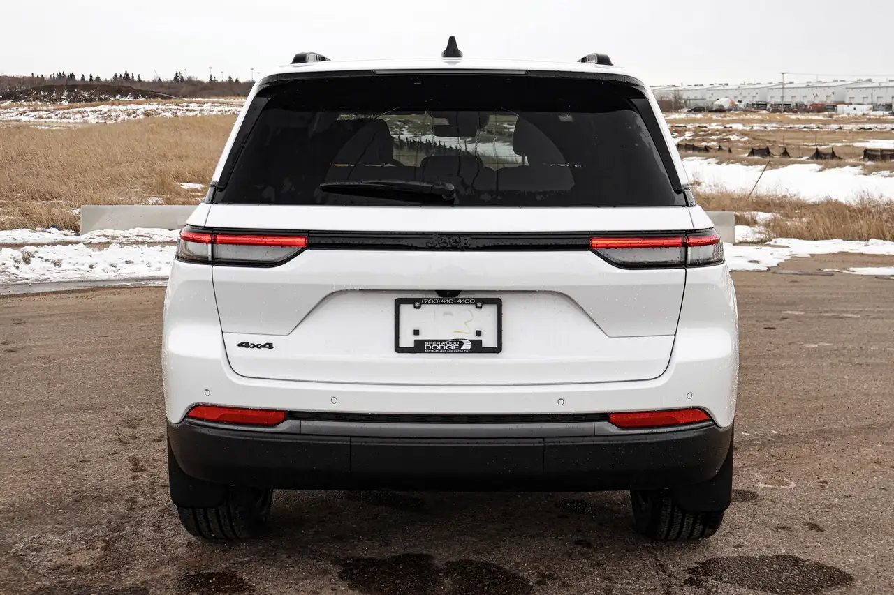 Jeep Grand Cherokee снимка Jeep Grand Cherokee