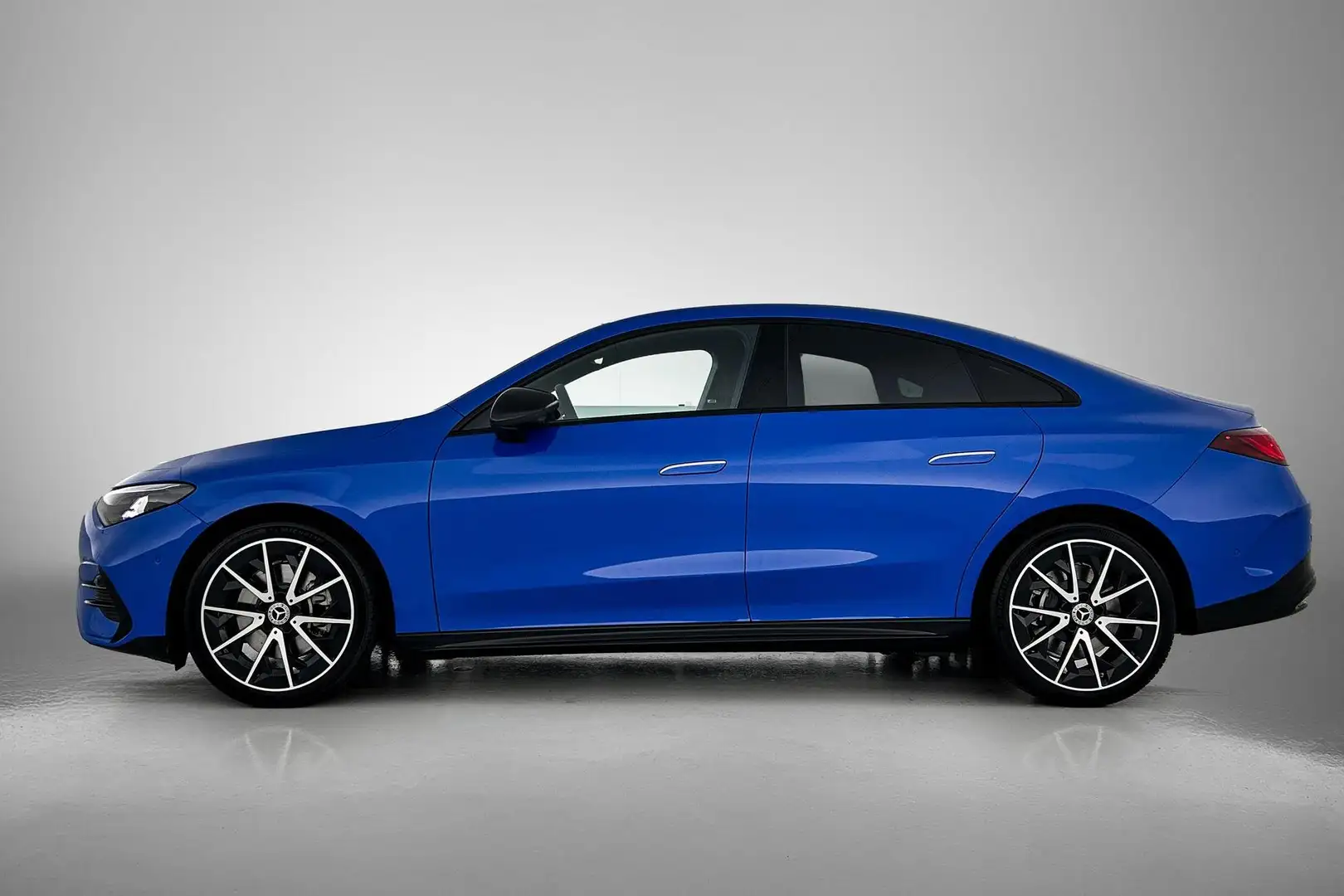 Mercedes-Benz CLA 250 CLA 250+ Coupé Launch Edition Blau - 2