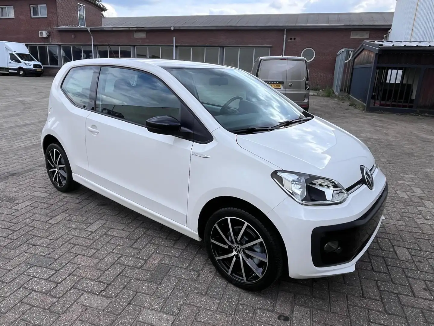 Volkswagen up! Volkswagen UP! R LINE - 1