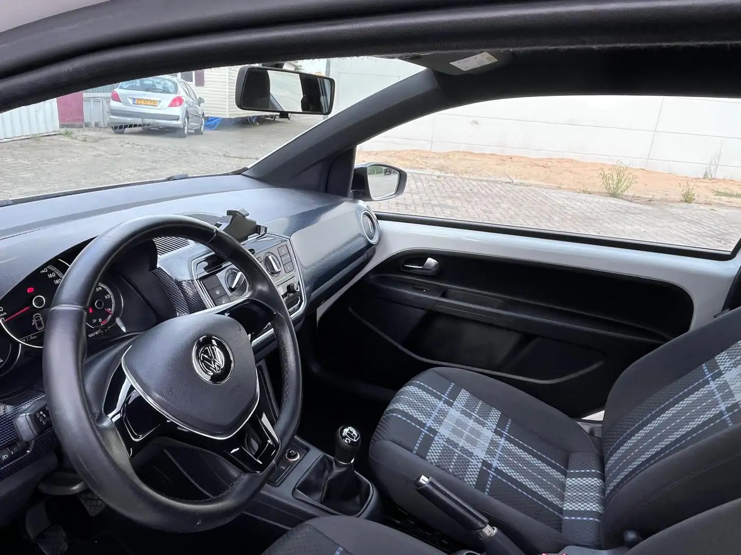 Volkswagen up! Volkswagen UP! R LINE - 2