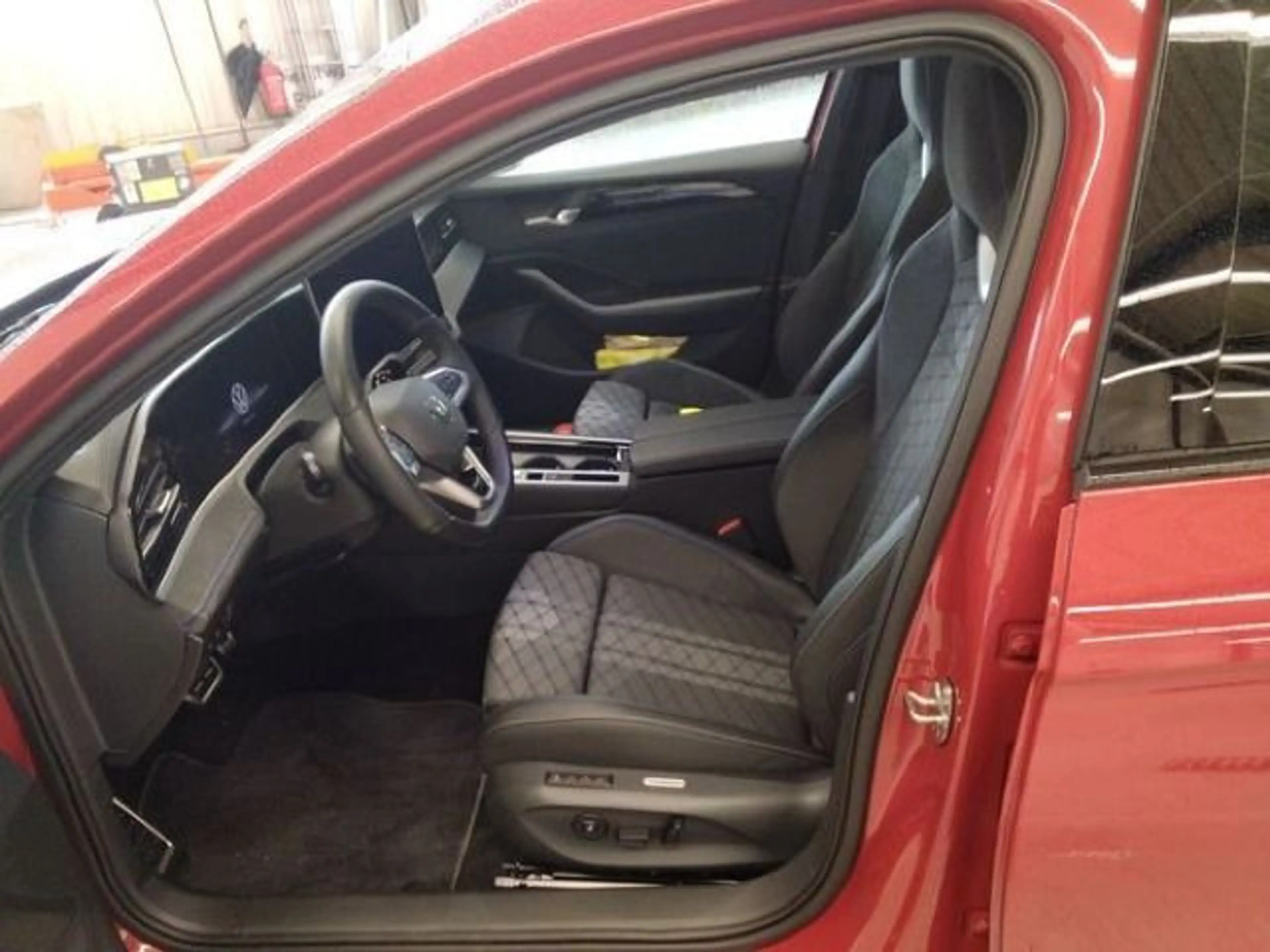 Volkswagen Passat Variant 2.0 TDI DSG R-Line Business Navi — photo 6