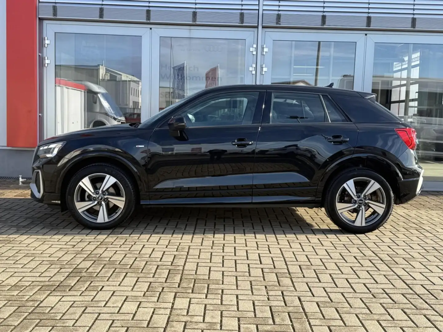 Audi Q2 1.5 TFSI S line S-tronic MATRIX,AHK,ACC,VIRT Schwarz - 2