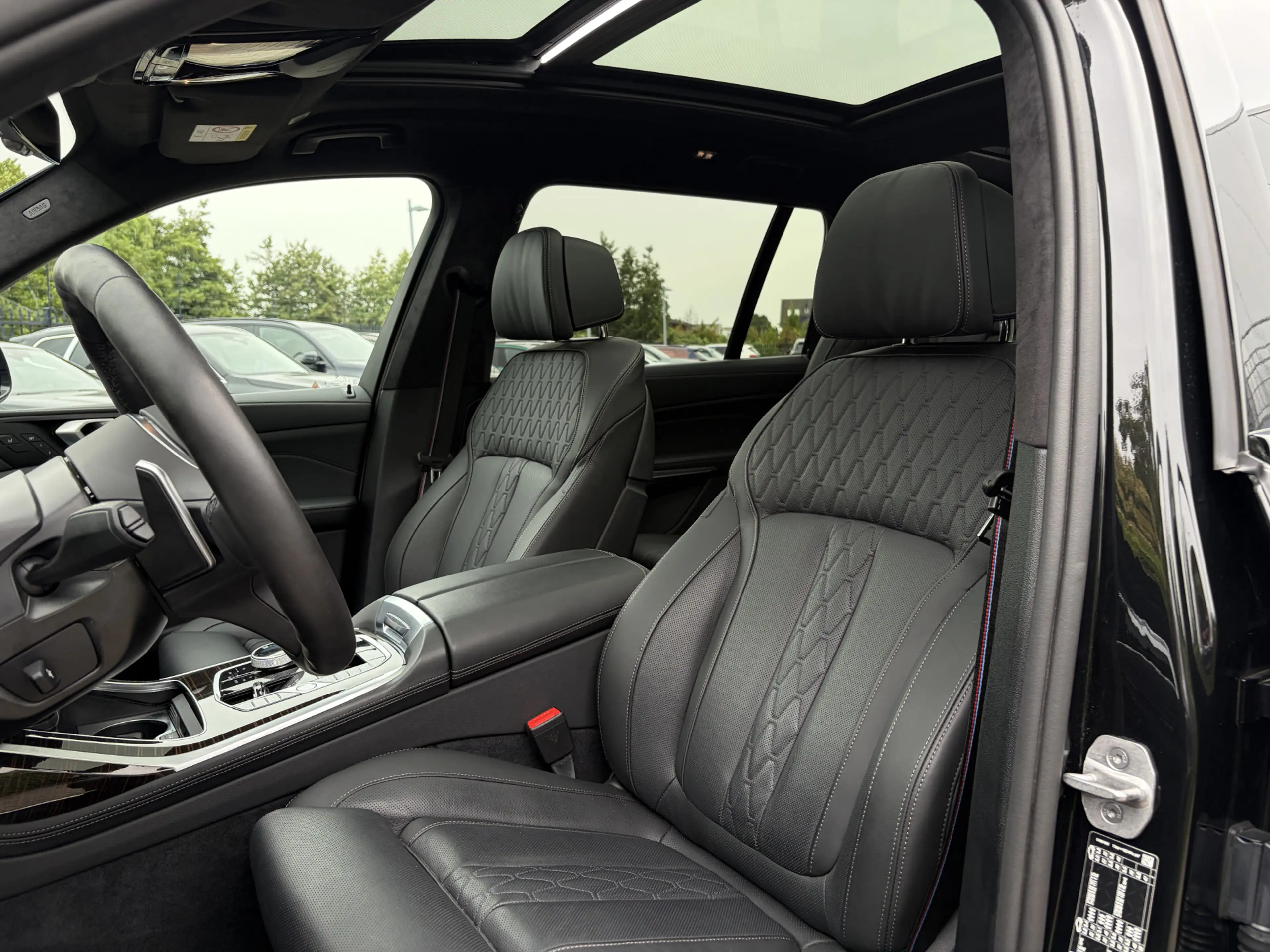 BMW X7 xDrive40i | M-Sport Pro | Panorama Sky Lounge | In — photo 10