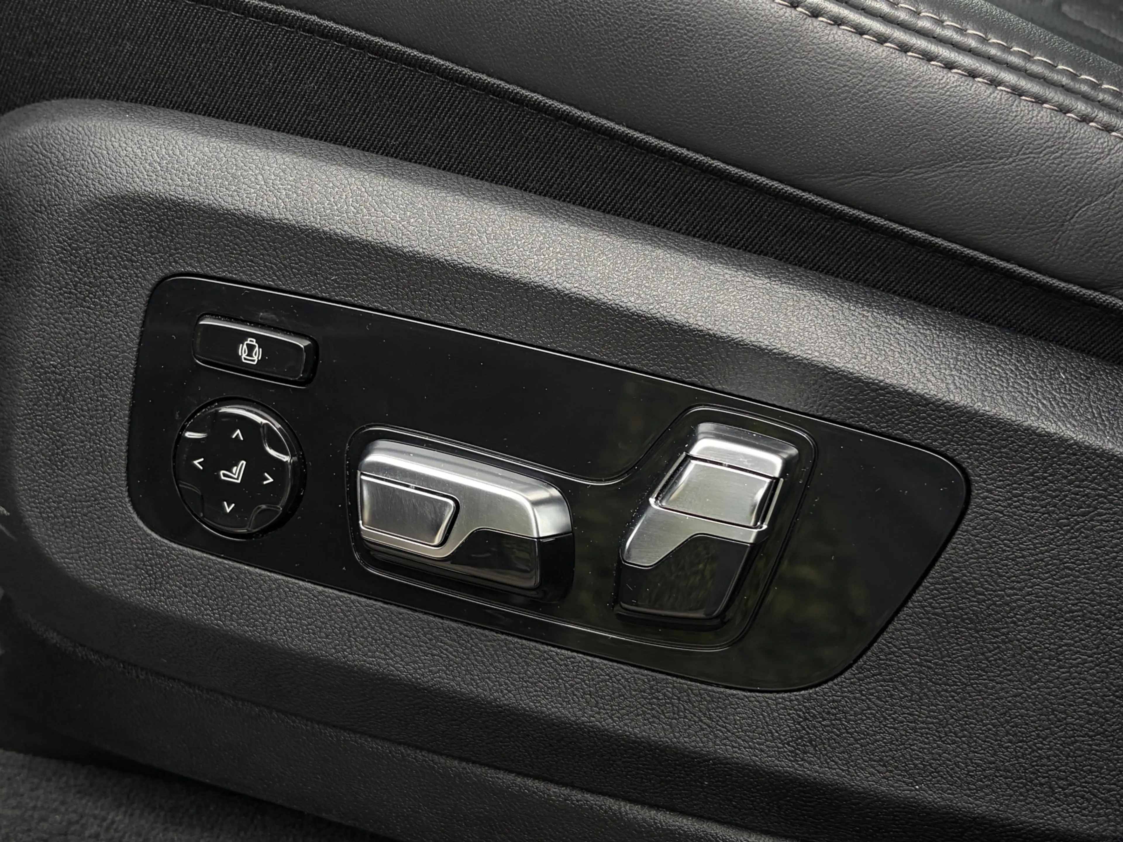 BMW X7 xDrive40i | M-Sport Pro | Panorama Sky Lounge | In — photo 11