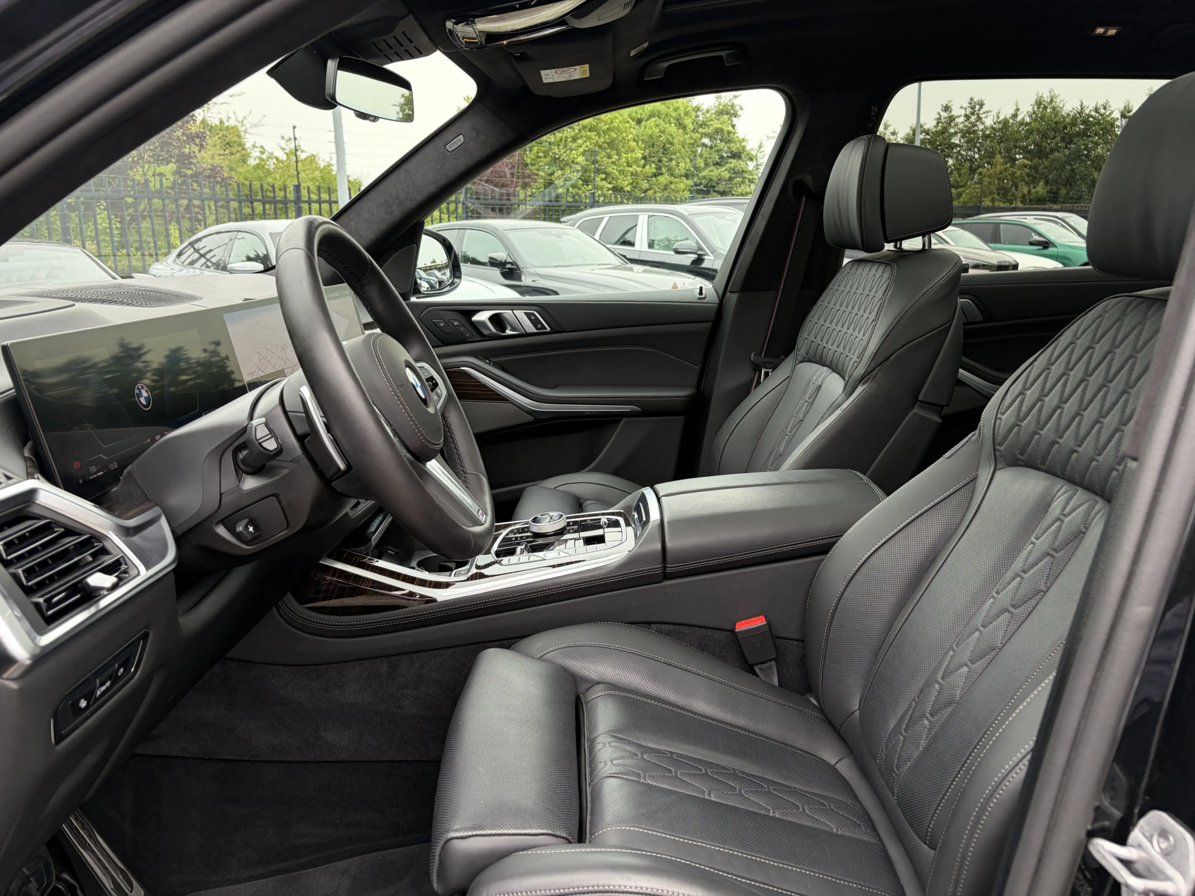 BMW X7 xDrive40i | M-Sport Pro | Panorama Sky Lounge | In — photo 14