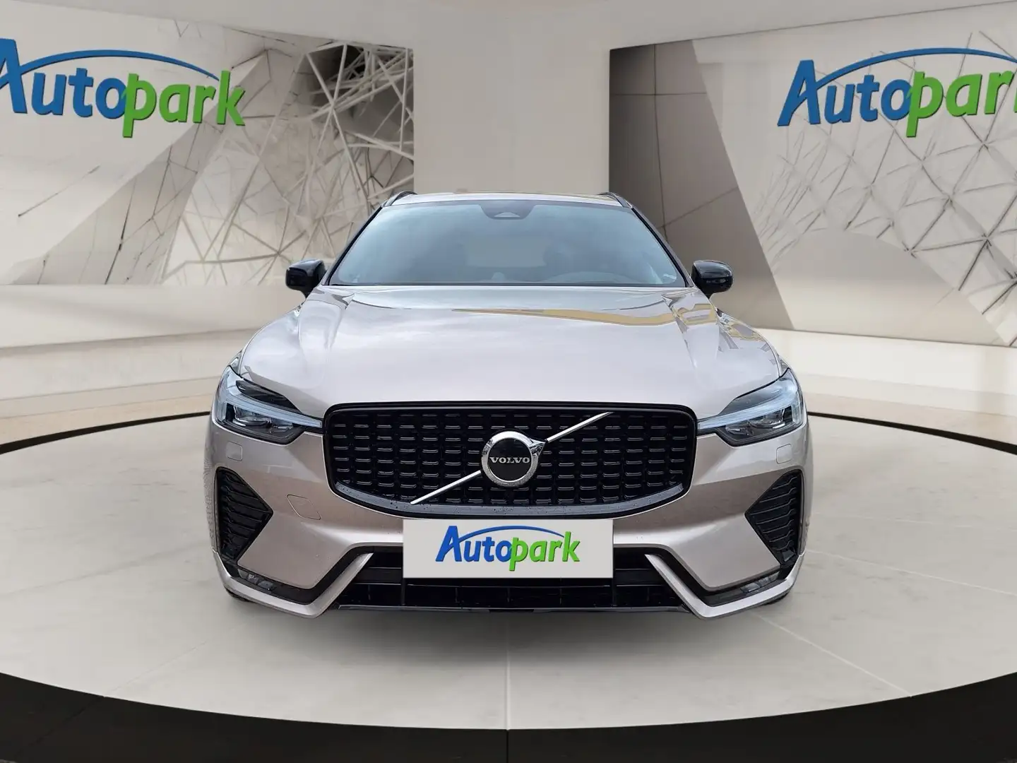 Volvo XC60 B4 AWD Mild Hybrid Ultimate Dark Diesel Goud - 2
