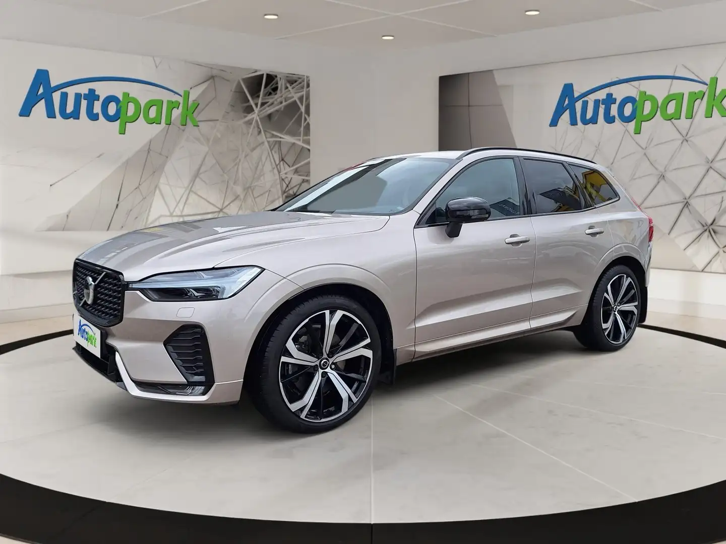 Volvo XC60 B4 AWD Mild Hybrid Ultimate Dark Diesel Goud - 1
