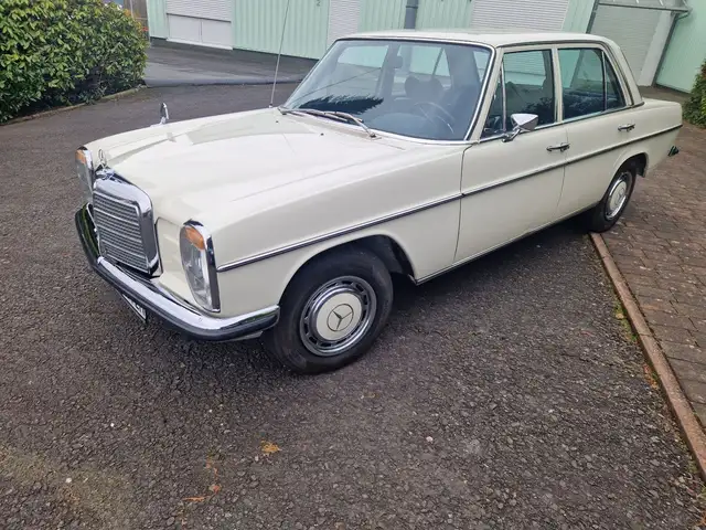 Mercedes-Benz 220 W115 /8 Originalzustand Top Garagenfahrzeug