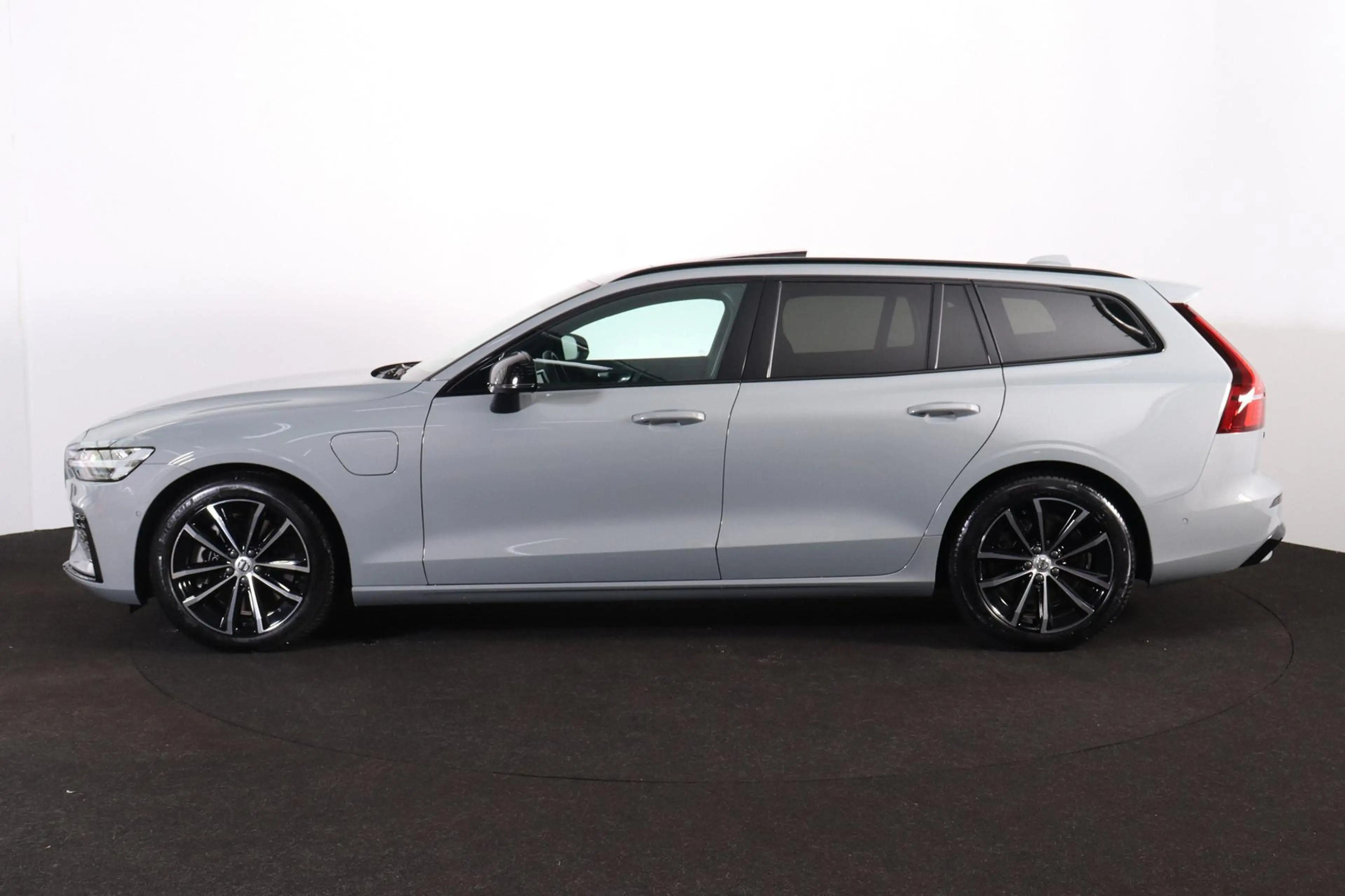 Volvo V60 T8 Recharge AWD Plus Dark - Panorama/schuifdak - I — photo 3