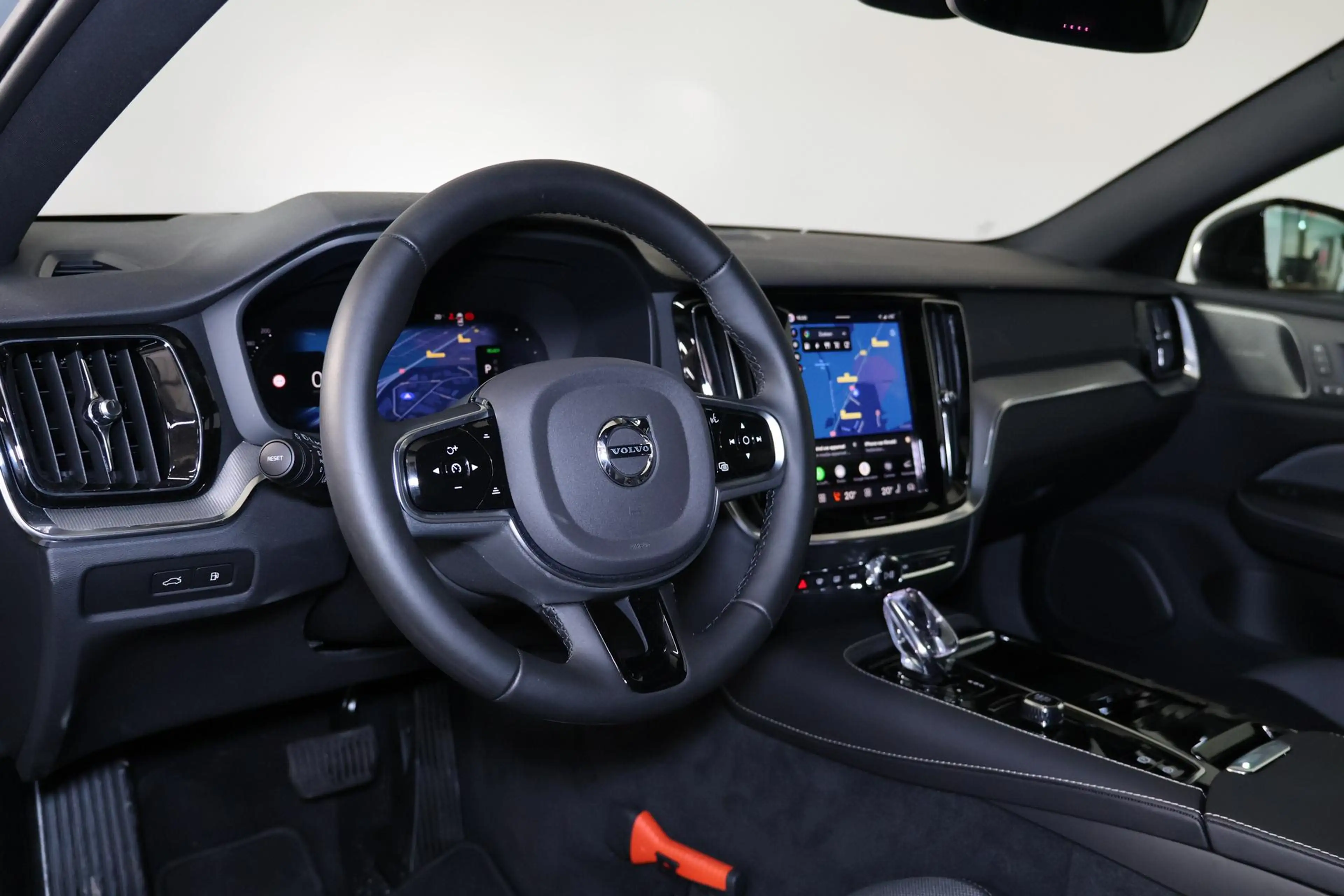 Volvo V60 T8 Recharge AWD Plus Dark - Panorama/schuifdak - I — photo 15