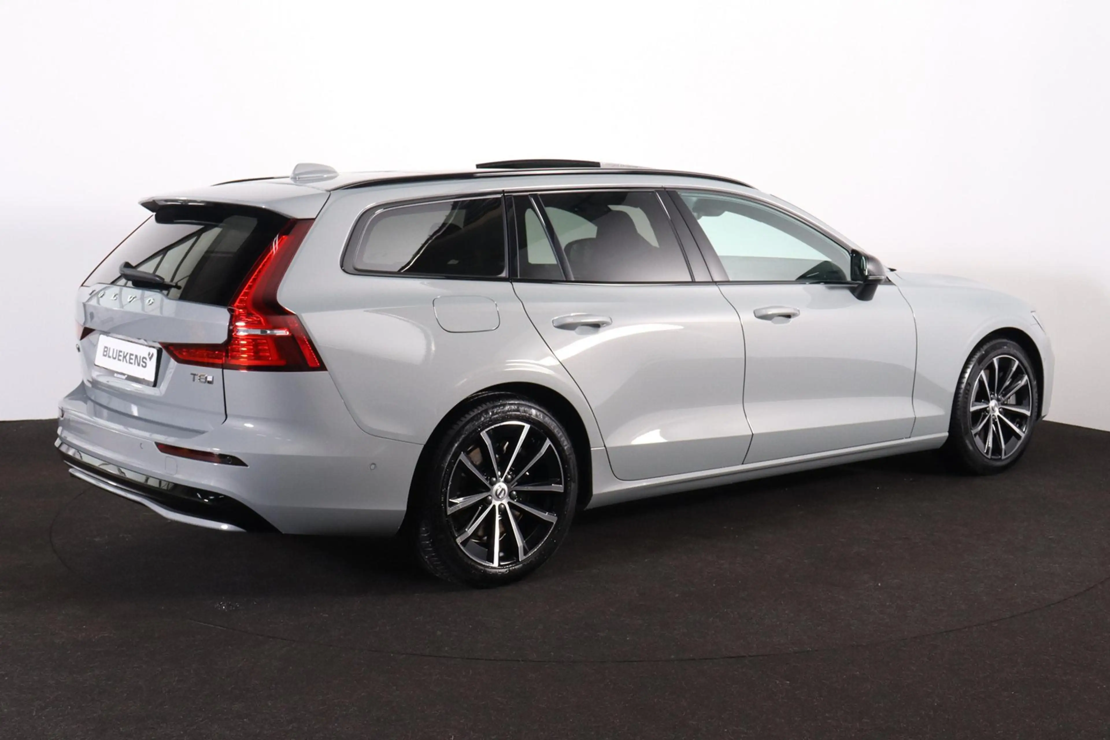 Volvo V60 T8 Recharge AWD Plus Dark - Panorama/schuifdak - I — photo 5