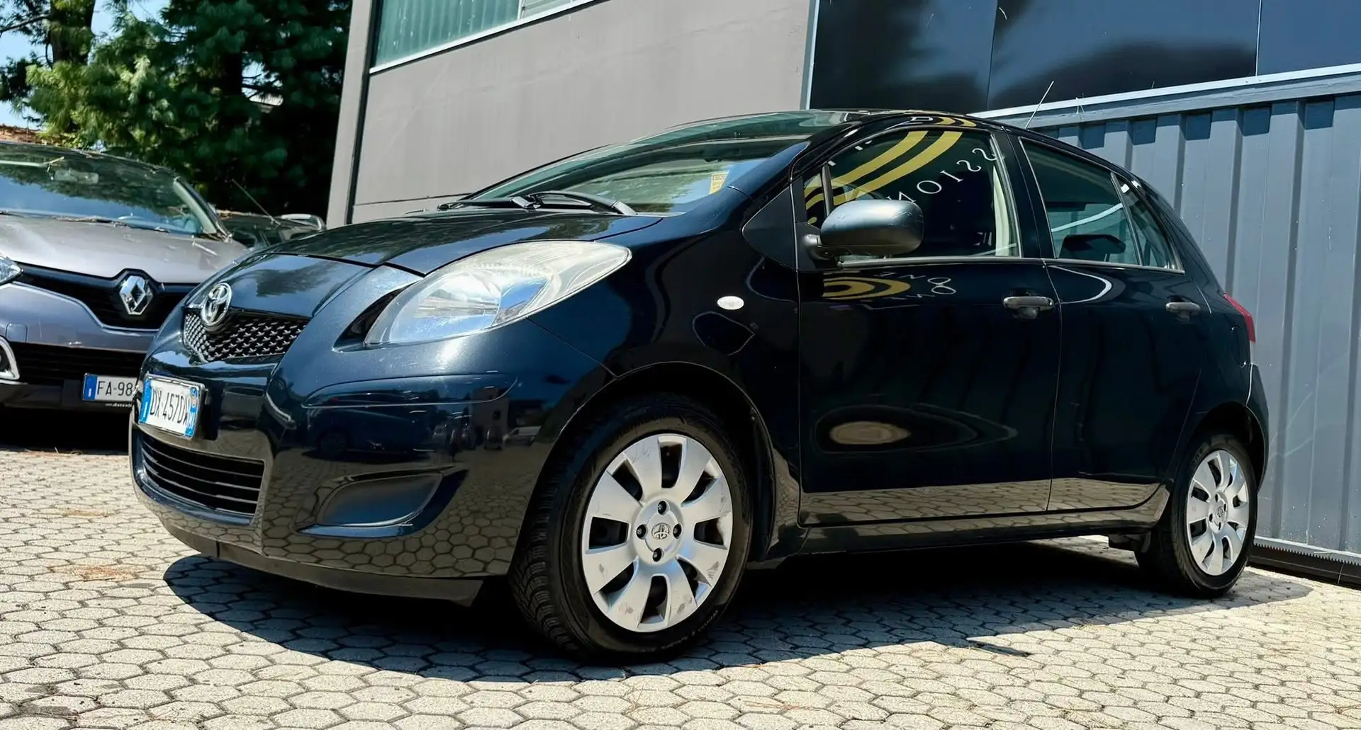 Toyota Yaris TOYOTA Yaris II 5p 1.0 Benzina Now NEOPATENTATI Nero - 2
