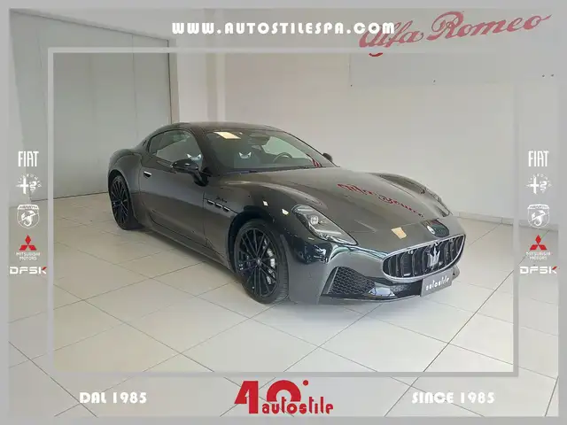Maserati GranTurismo 3.0 V6 490cv Modena AWD auto. Total Black