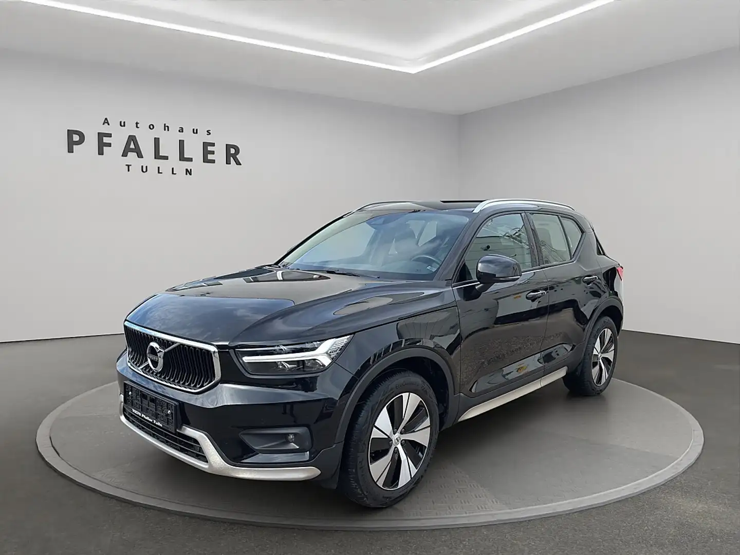 Volvo XC40 D3 Momentum Pro Geartronic Schwarz - 1