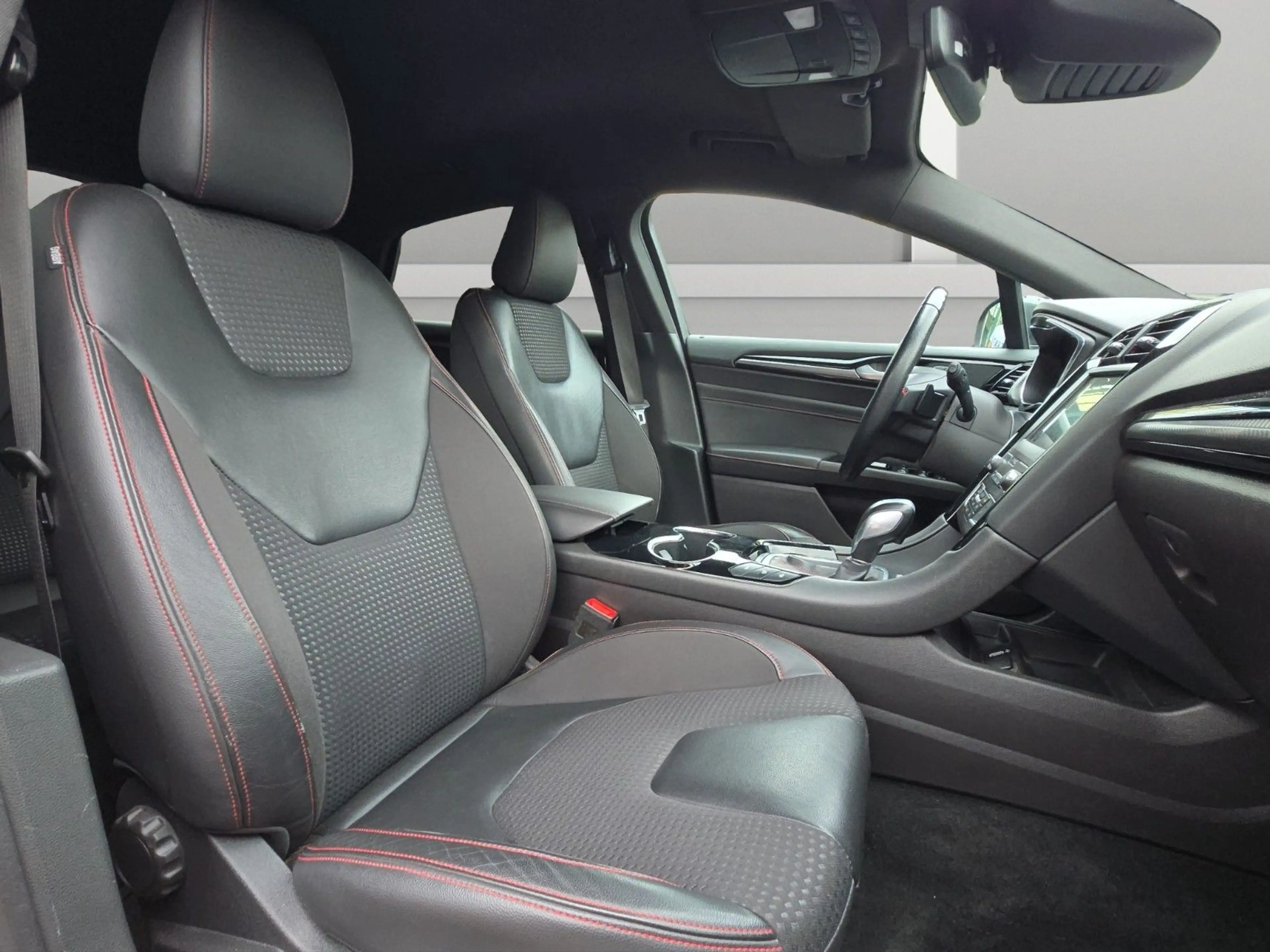 Ford Mondeo Lim. ST-Line T.Leder Navi RFK ACC LED SHZ — photo 10