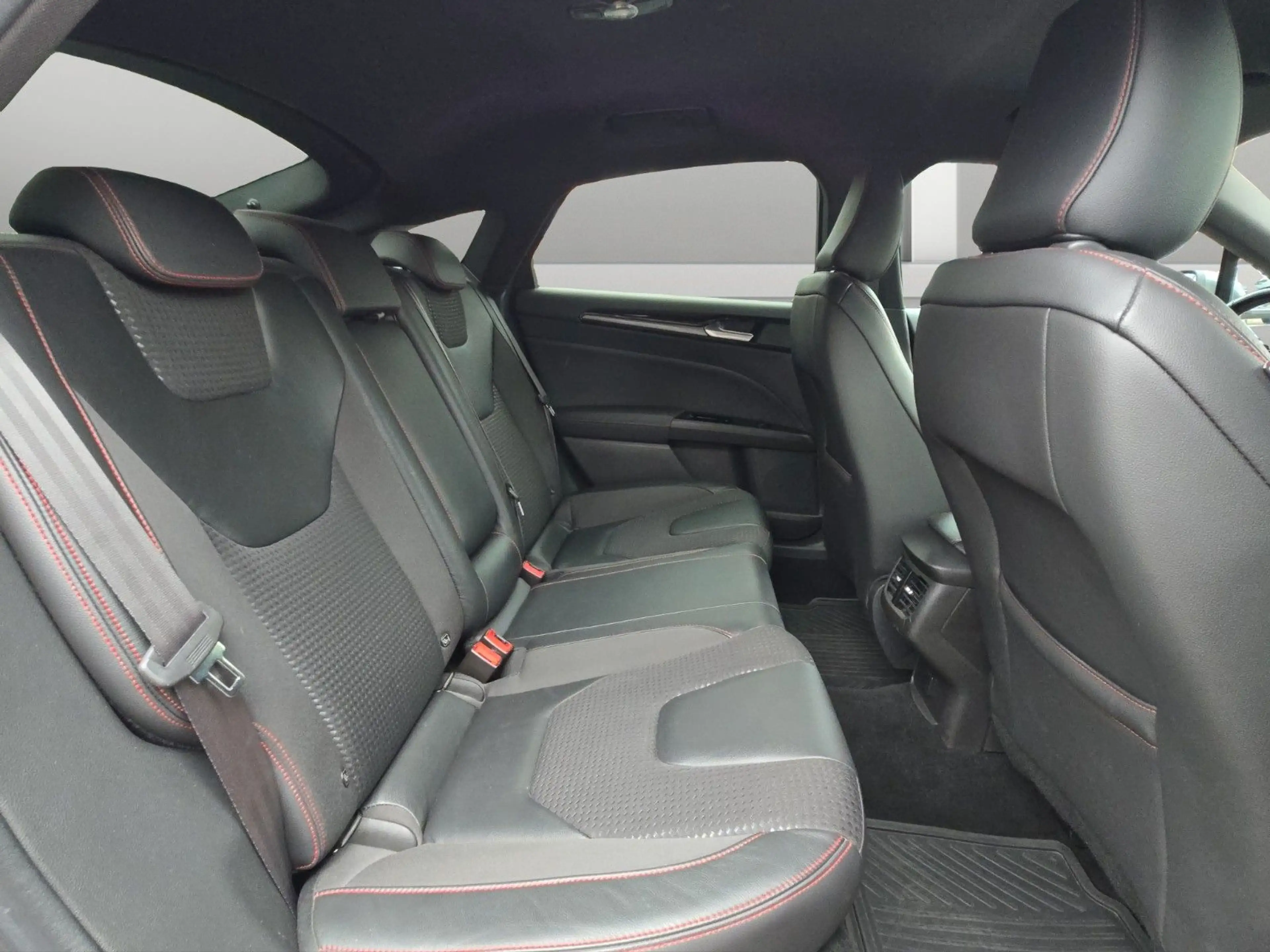 Ford Mondeo Lim. ST-Line T.Leder Navi RFK ACC LED SHZ — photo 11