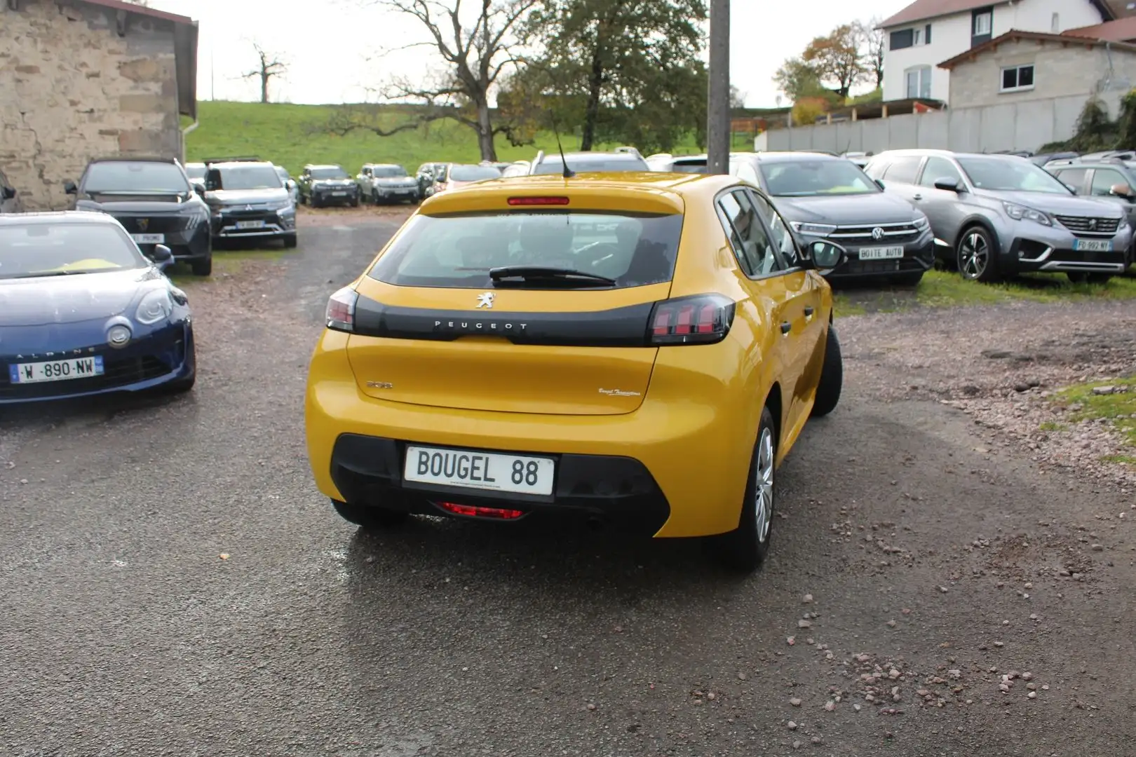 Peugeot 208 BLUE HDI 100 CV LIKE PACK CLIM USB ÉCRAN TACTILE AUDIO MP3 BLUETOOTH RÉGULATEUR Gelb - 2