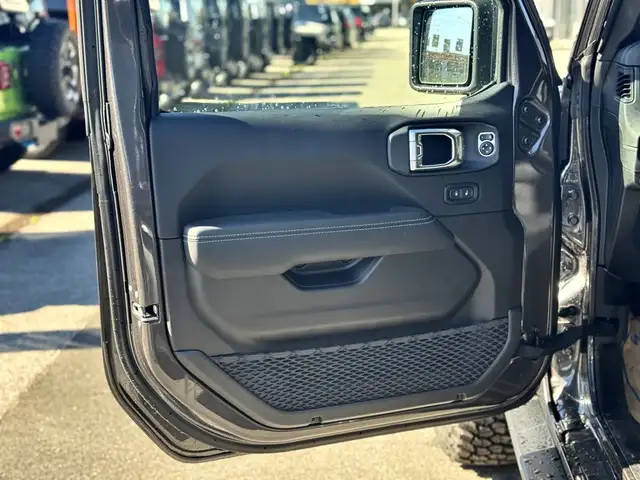 Jeep Wrangler view 11