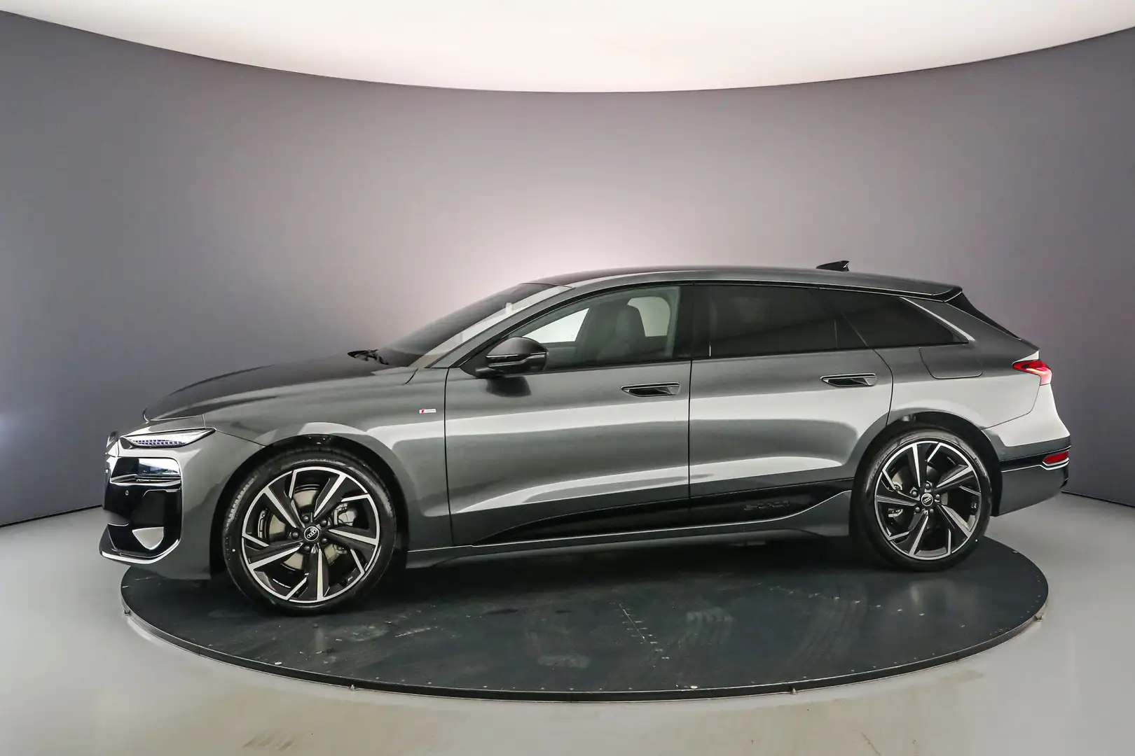 Audi A6 Avant e-tron 83 kWh elektromotor 286pk S edition Grijs - 2
