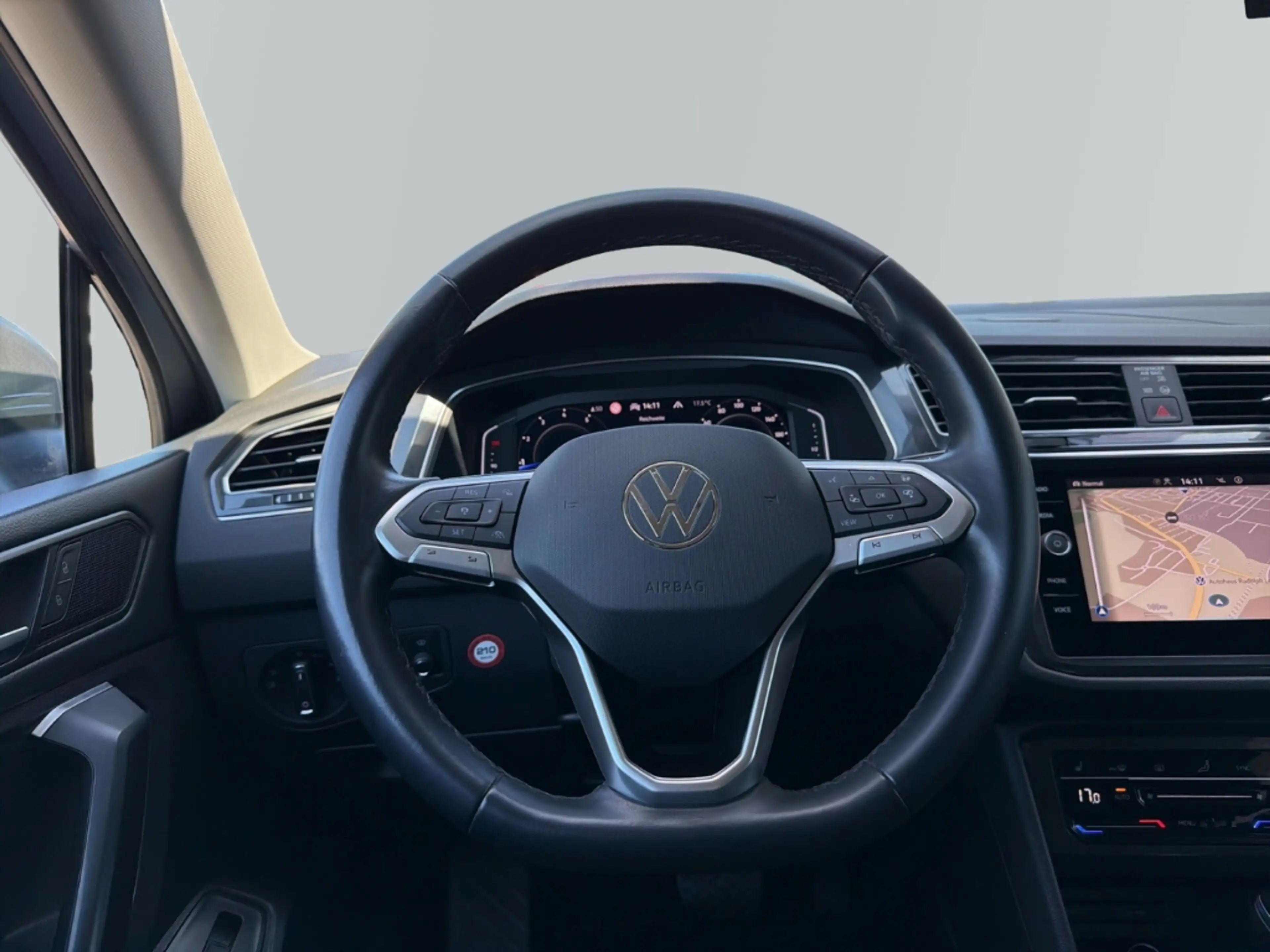 Volkswagen Tiguan Allspace Life 2.0 TSI 4Motion DSG HUD Navi AHK StandHZG SHZ — photo 14