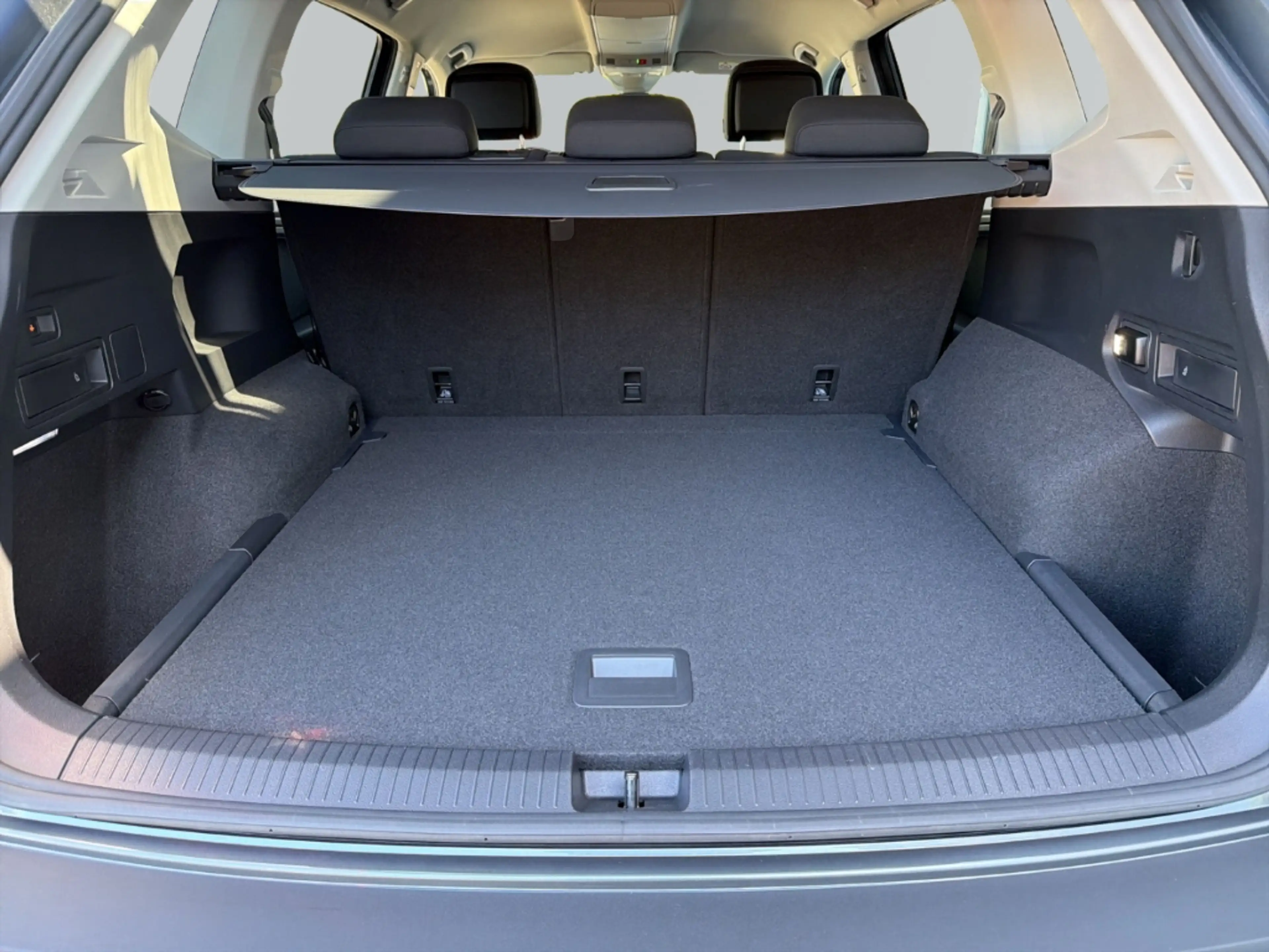 Volkswagen Tiguan Allspace Life 2.0 TSI 4Motion DSG HUD Navi AHK StandHZG SHZ — photo 10