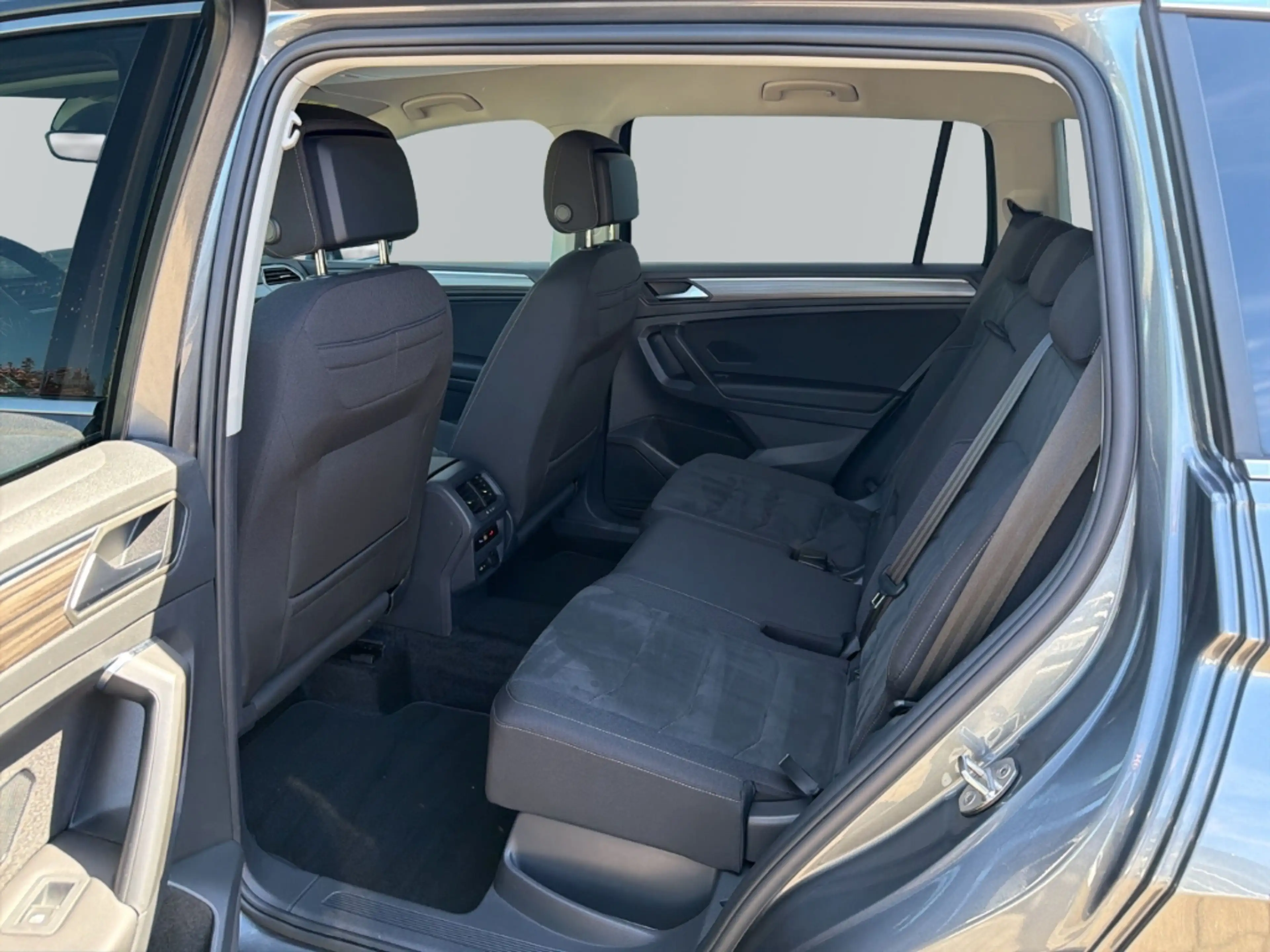 Volkswagen Tiguan Allspace Life 2.0 TSI 4Motion DSG HUD Navi AHK StandHZG SHZ — photo 9