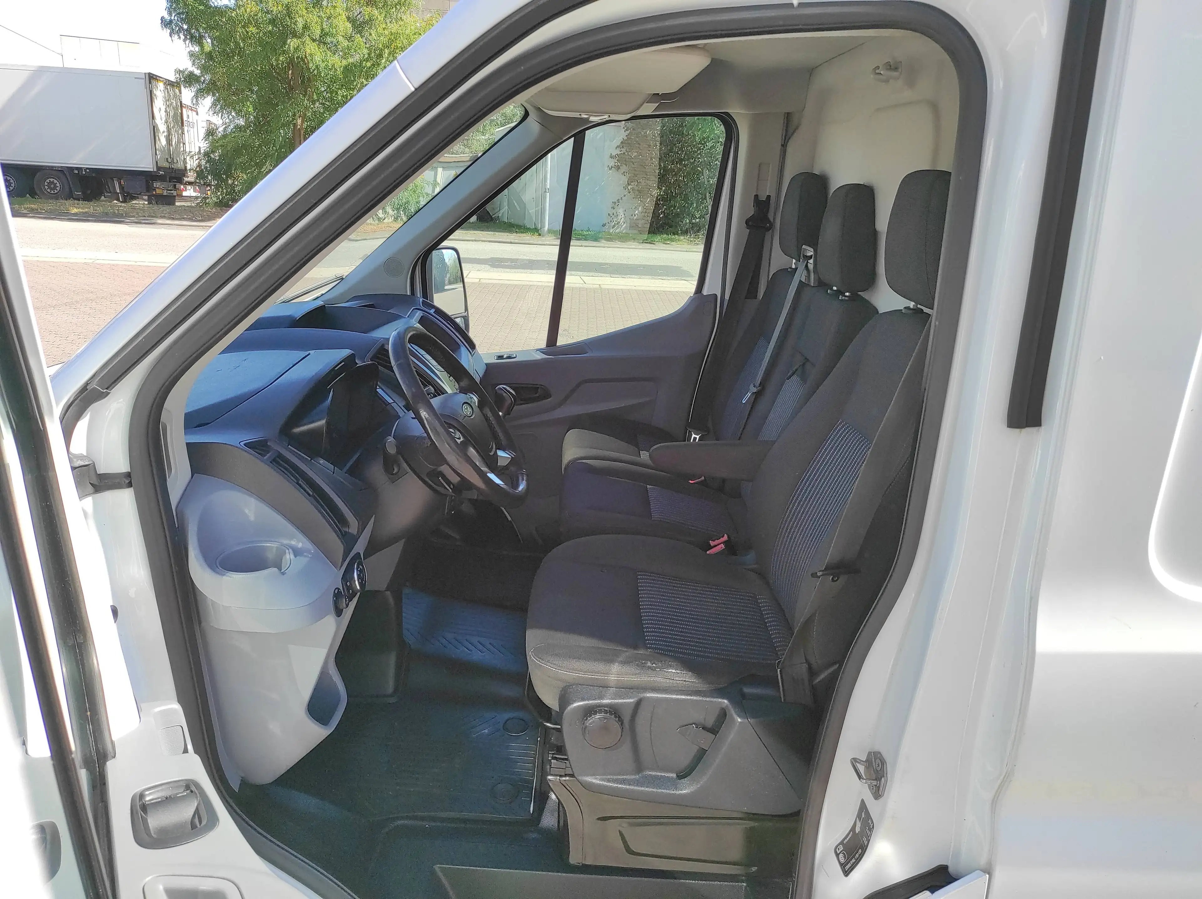 Ford Transit 2.0 KLIMA EURO-6 TEMP BC AHK 330 L3 Trend ALLWETTER PDCv+h ESP 6-GANG RADIO-USB — photo 9