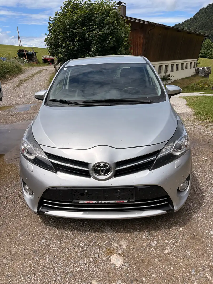 Toyota Verso Verso 1,6 D-4D LKW Silber - 1