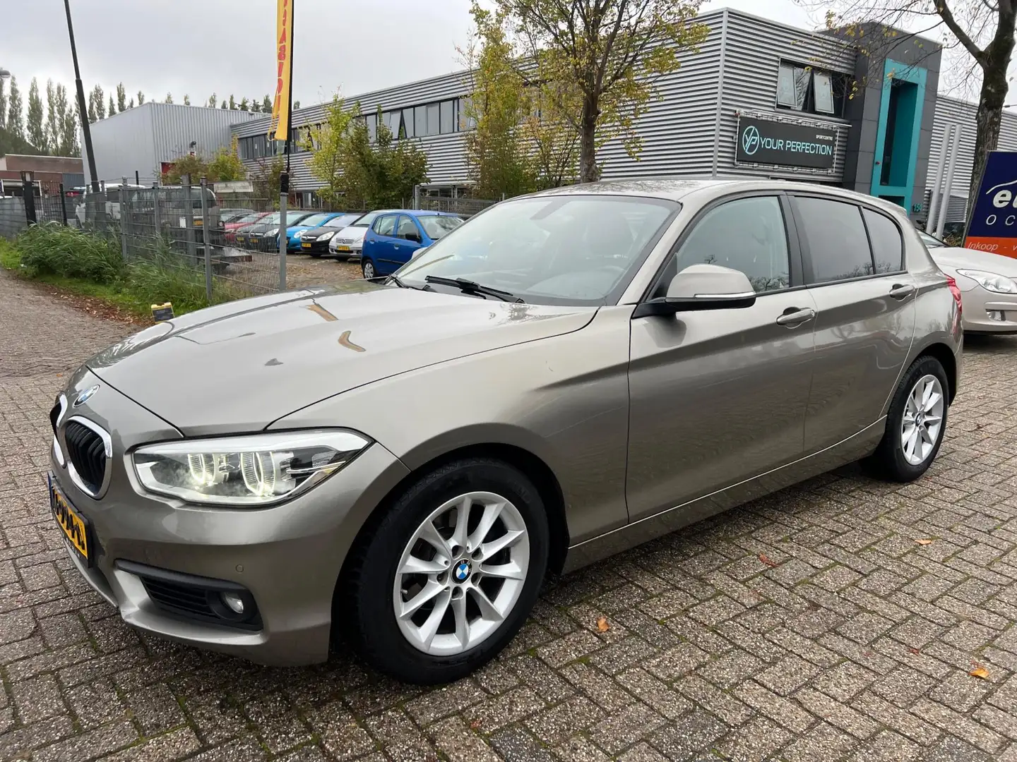 BMW 118 1-serie 118i Centennial High Executive - NAVIGATIE Grau - 2