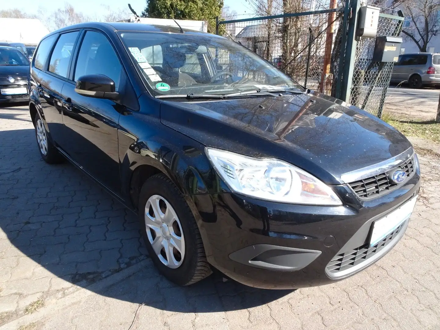 Ford Focus Turnier Ambiente Schwarz - 1