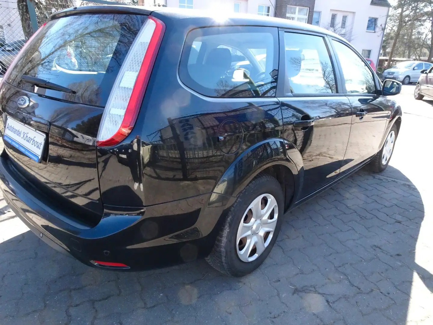 Ford Focus Turnier Ambiente Schwarz - 2