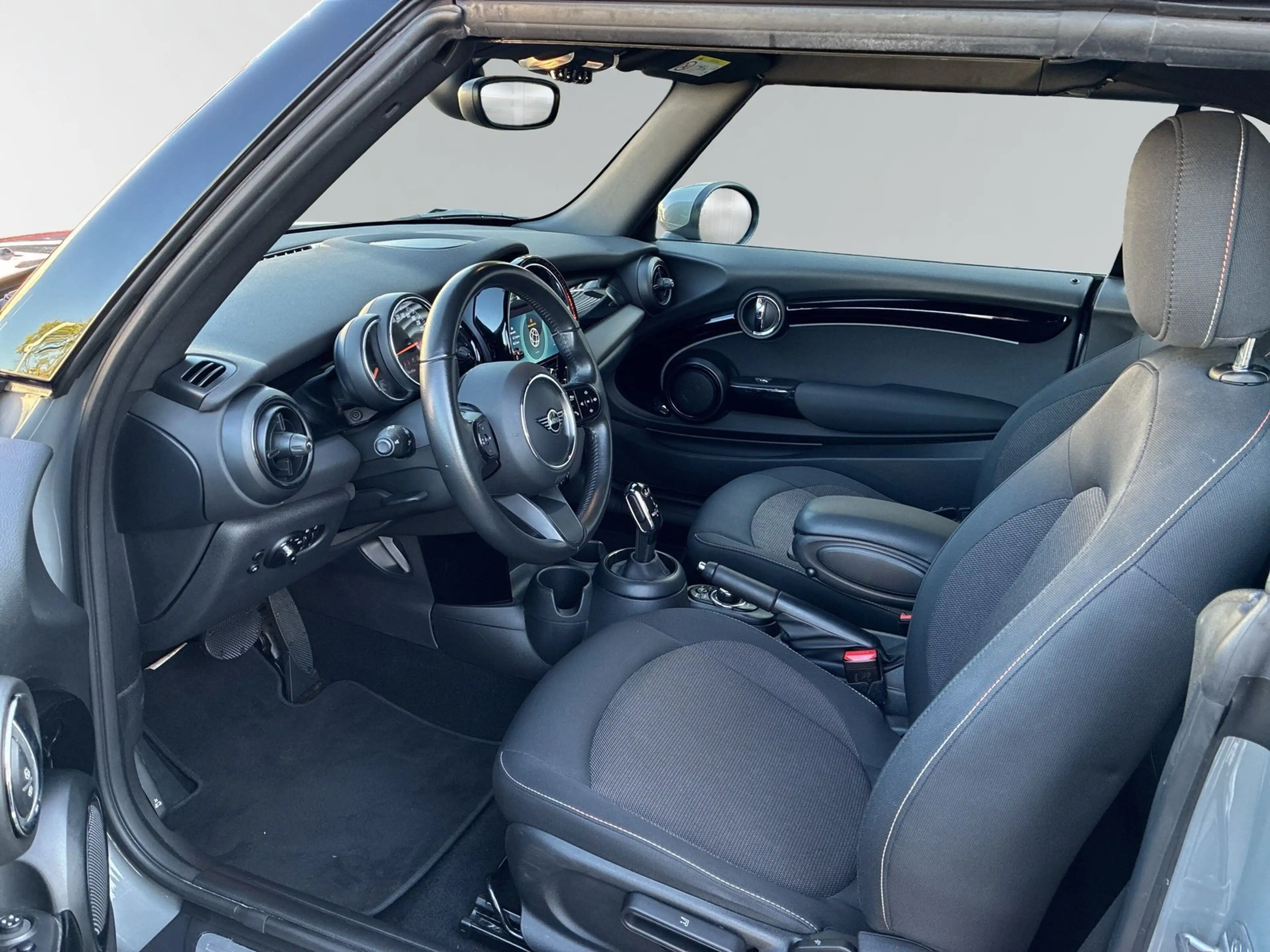 MINI Cooper Cabrio *NAVI.LM.PDC.LED-SW* — photo 12
