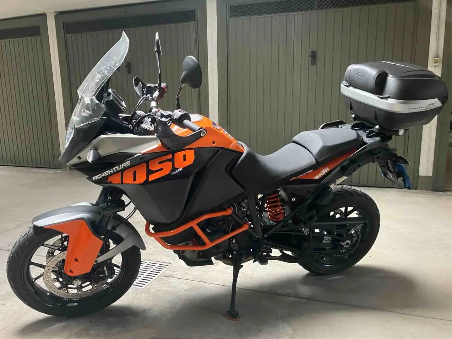 KTM 1050 Adventure Orange - 2