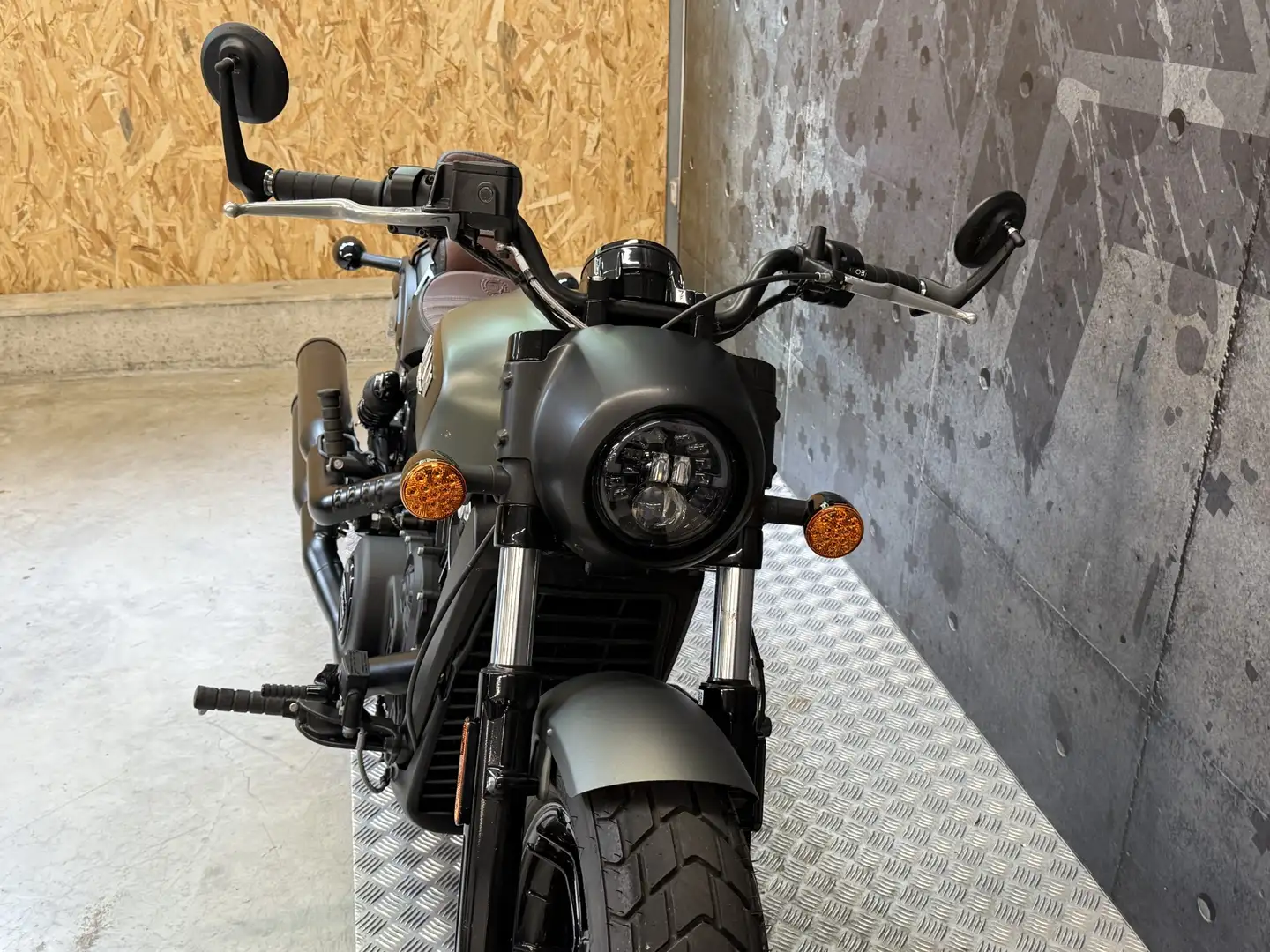 Indian Scout Gris - 2