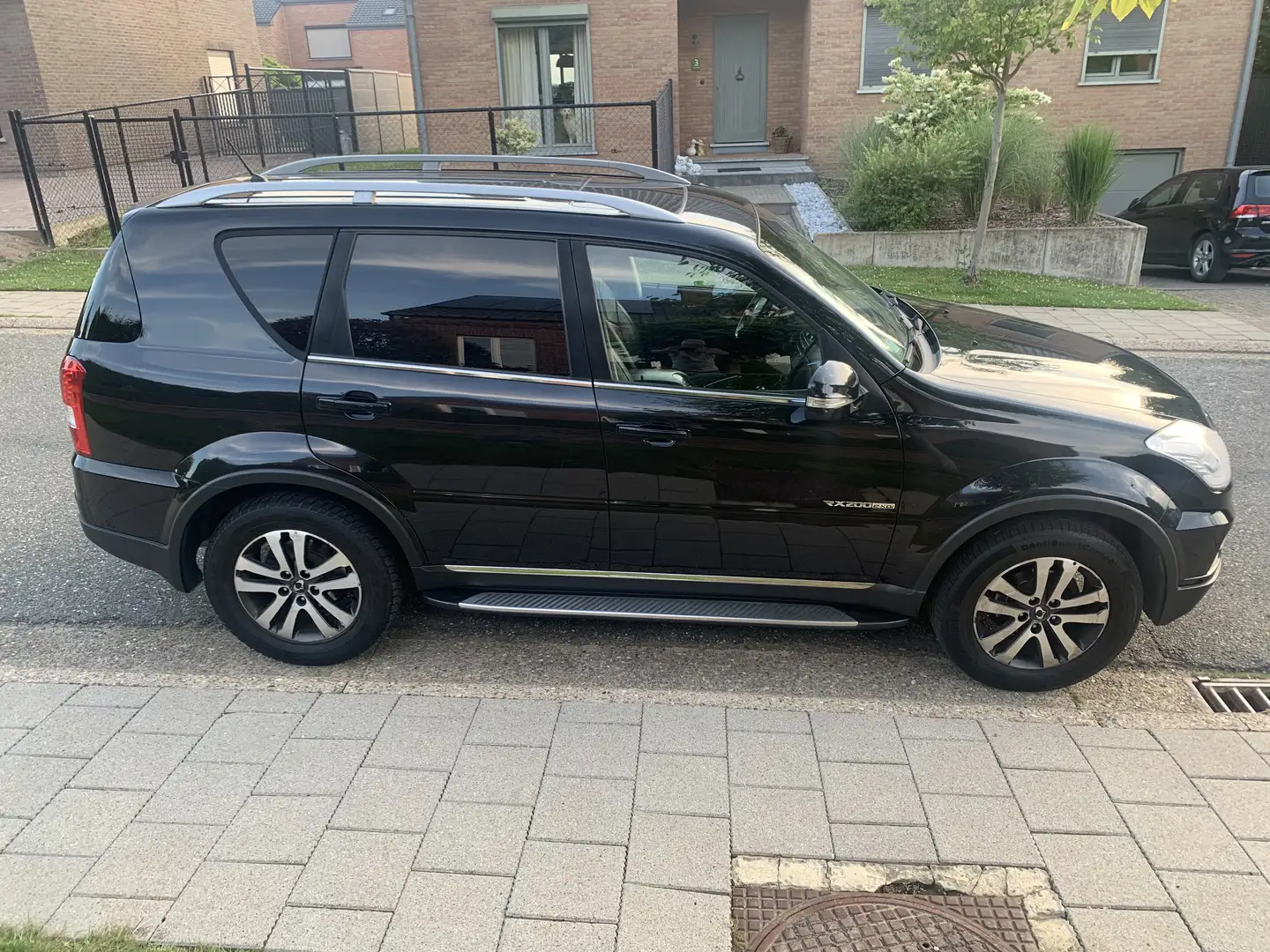 SsangYong Rexton W 2.0 D20 DTR 4WD E-tronic Sapphire Zwart - 1