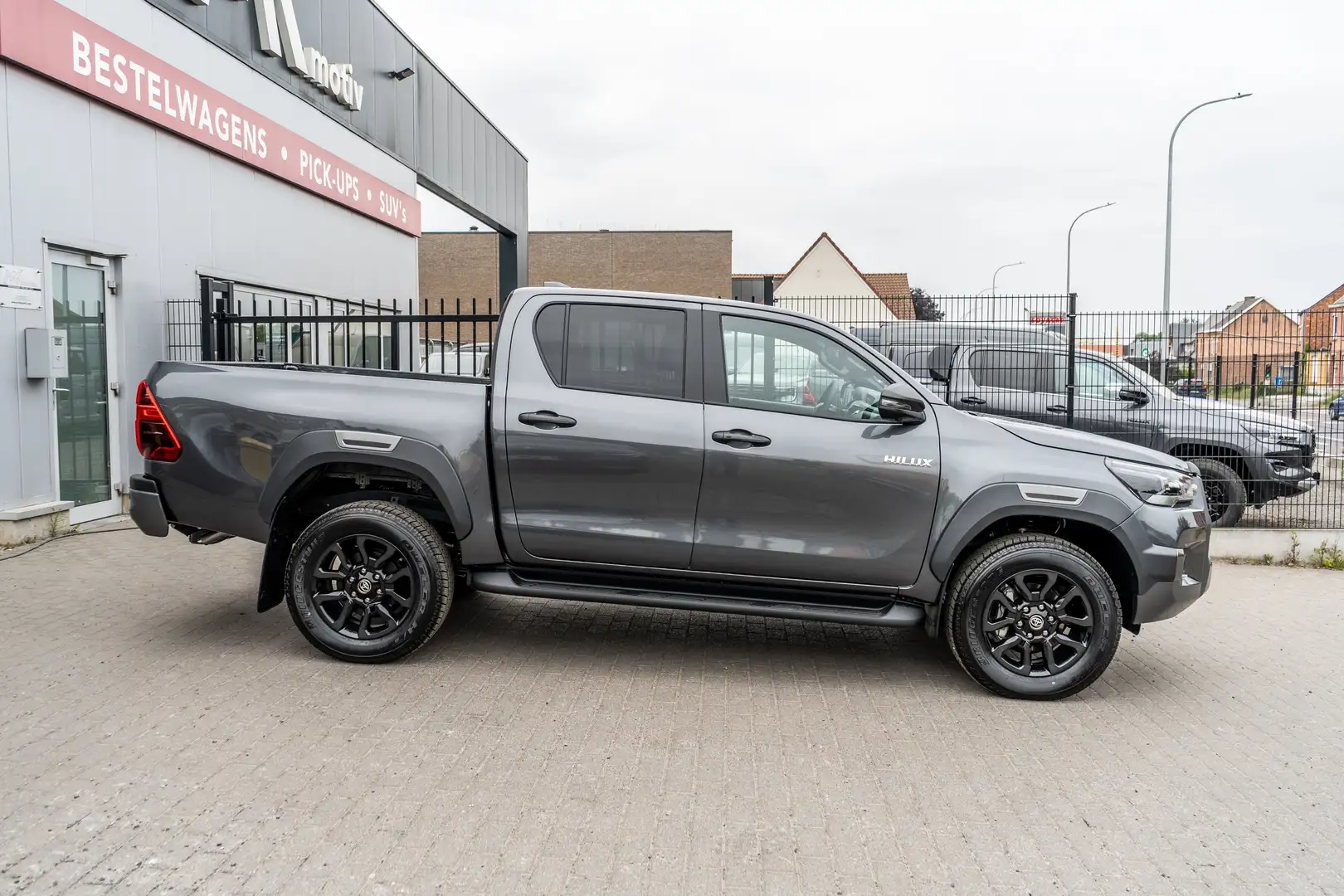 Toyota Hilux 2.8 D4D MHEV Invincible - Automaat - 48.500 excl Zwart - 2