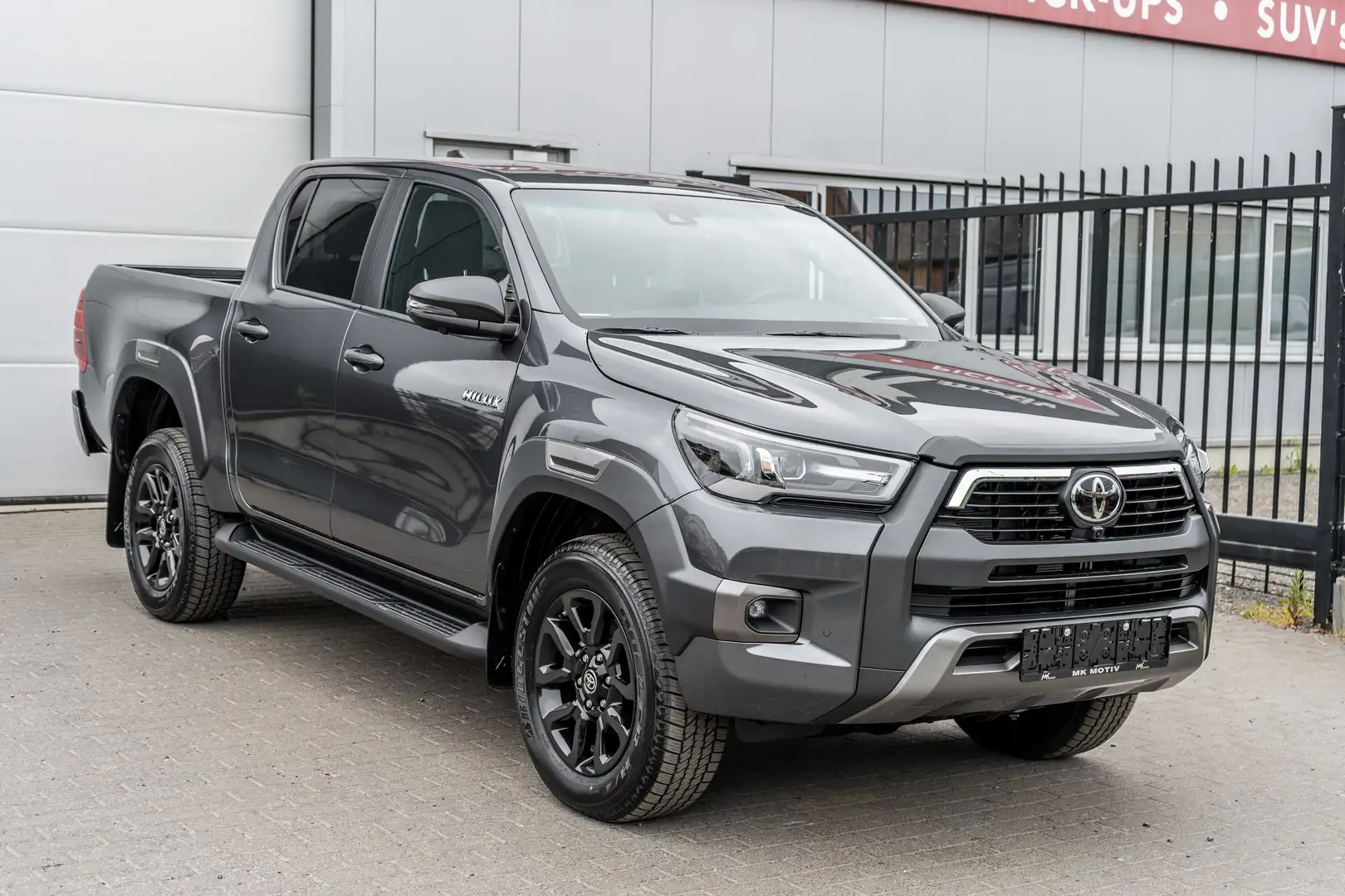 Toyota Hilux 2.8 D4D MHEV Invincible - Automaat - 48.500 excl Zwart - 1