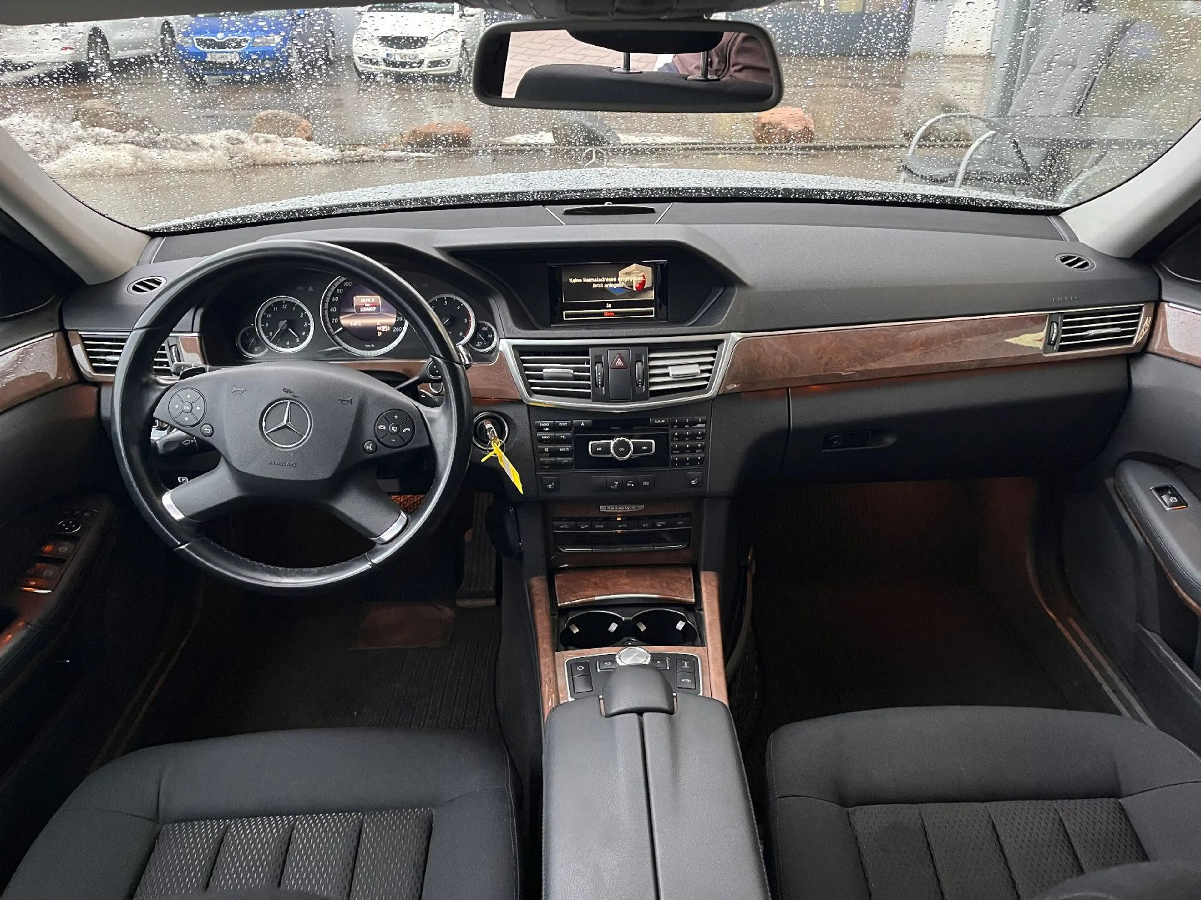 Mercedes-Benz E 220 Limousine CDI BlueEfficiency Elegance — photo 11