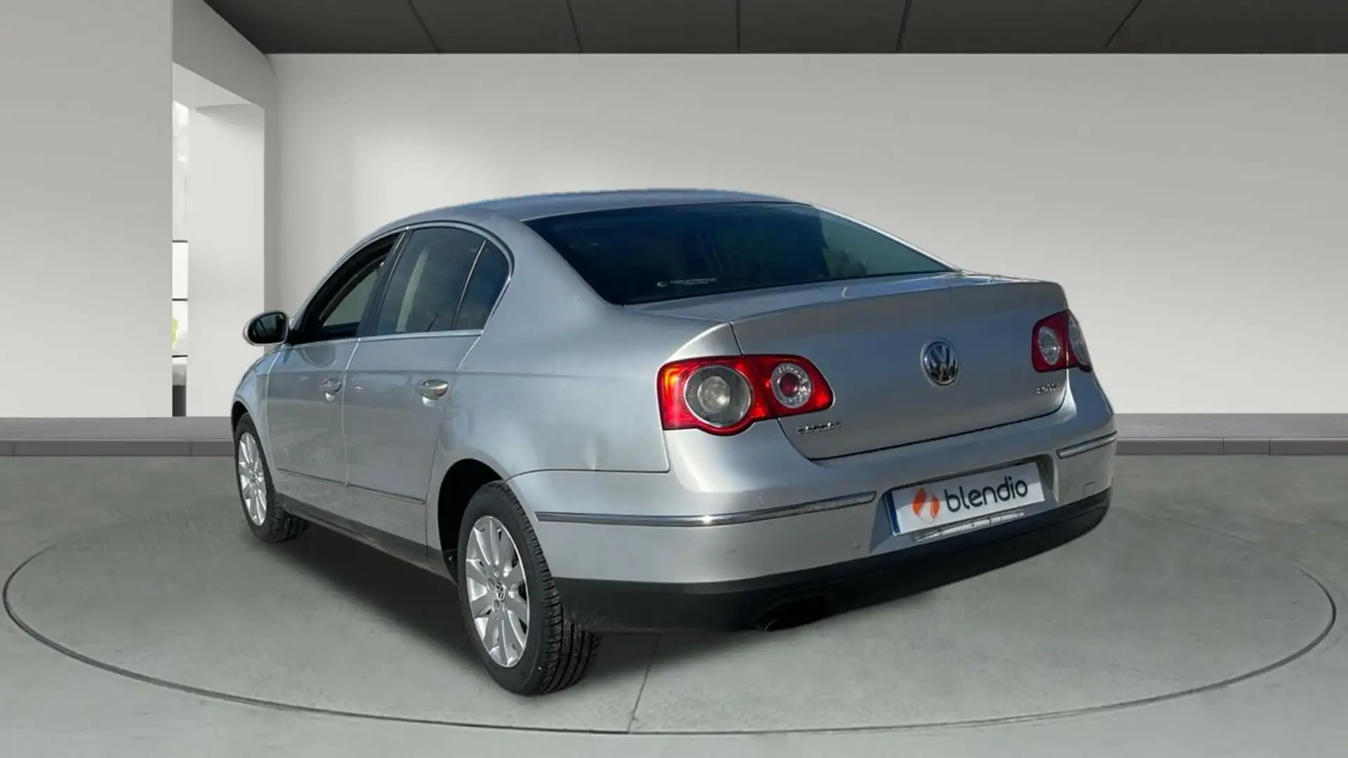 Volkswagen Passat 2.0 TDI 140 TRENDLINE 140CV 4P Gris - 2