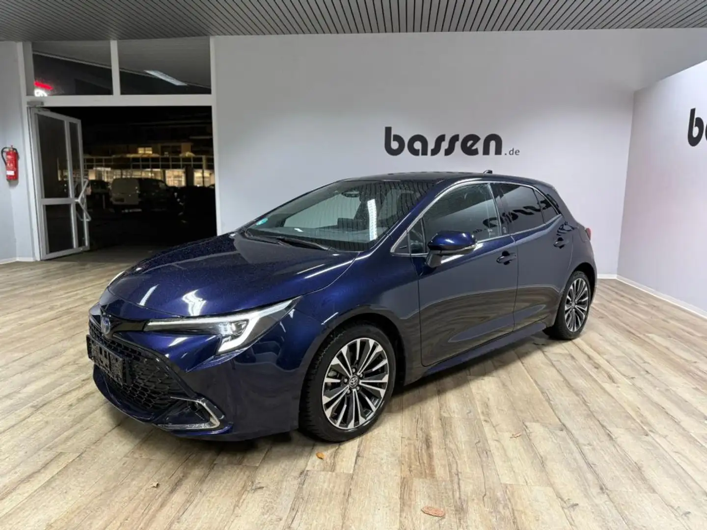 Toyota Corolla 1.8 Hybrid Team Deutschland Blau - 1